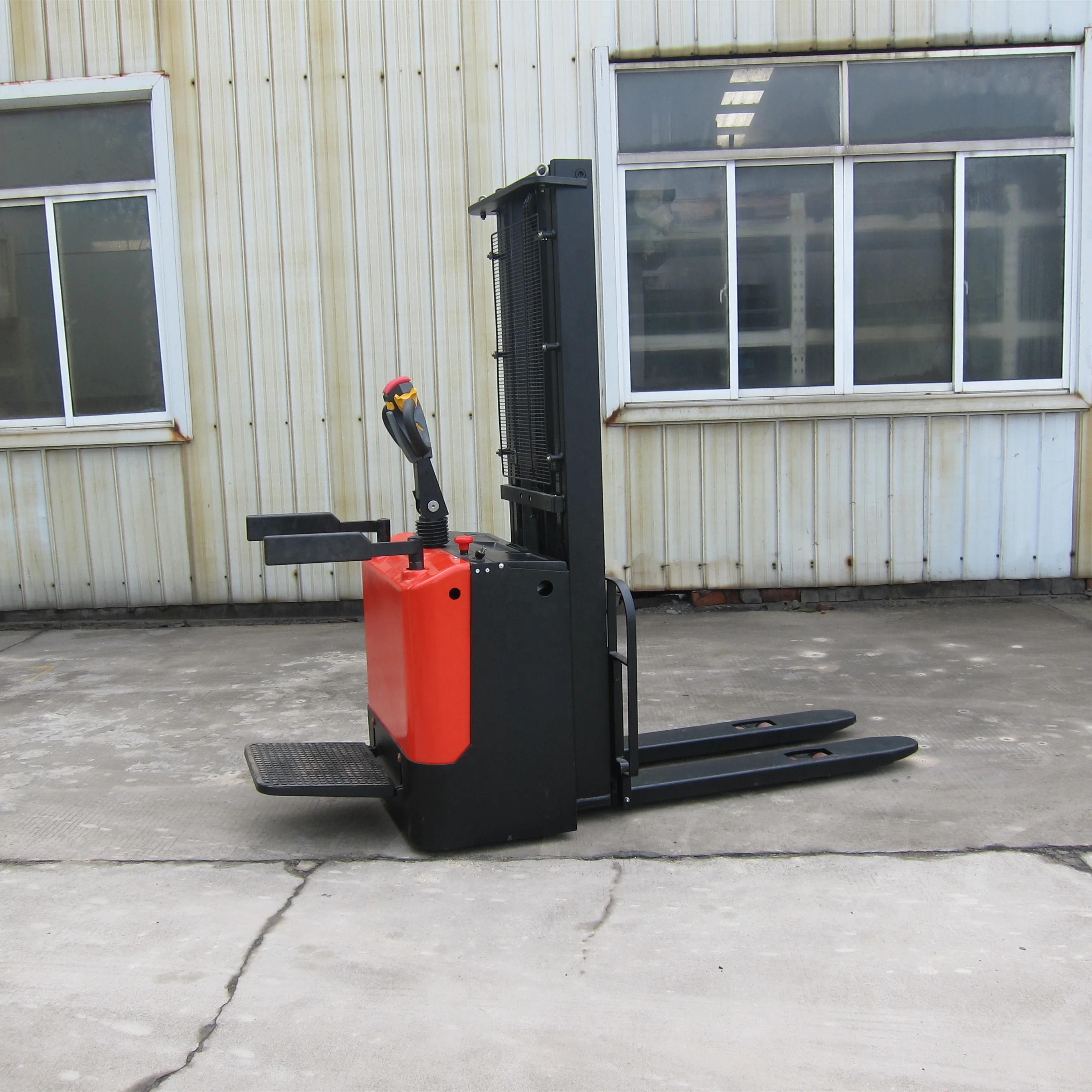 WELIFTRICH 2.0ton 2000kg rider electric stacker forklift lifter lifting height from 1.6m to 6m for warehouse strong structure