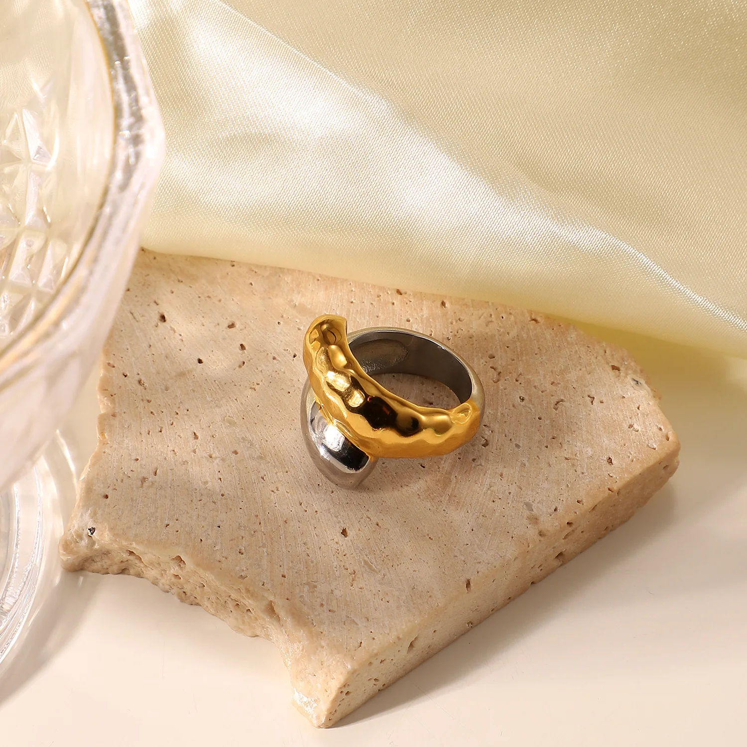 New High Polish Stainless Steel 18K Gold Plated Punk Connected Color Smooth Connect Crossed Finger Rings For Women