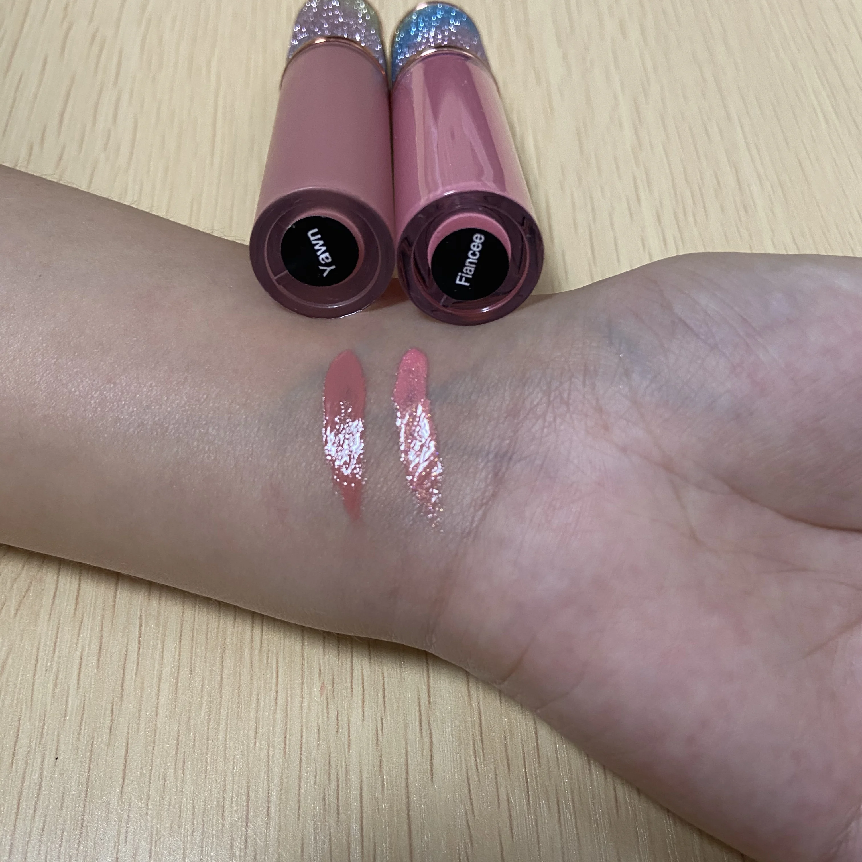 
50 pieces with logo print lip gloss shiny glitter shimmer lipgloss ready to ship 