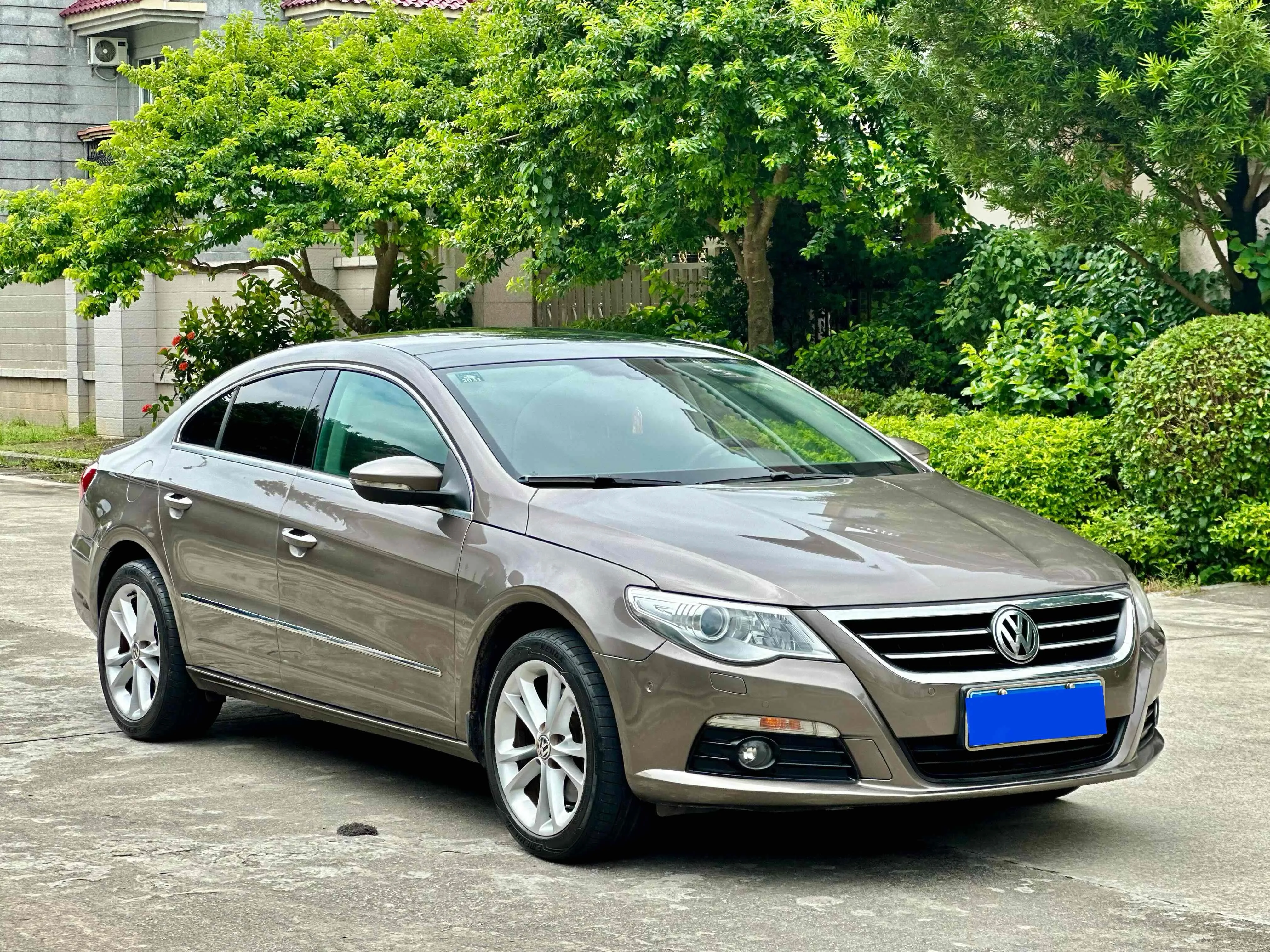 2013 Volkswagen CC Premium модель 2.0TSI с левым кожаным сиденьем на руле