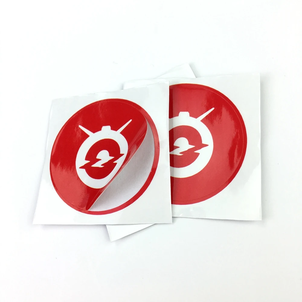 Индивидуальная высечка виниловых наклеек 100 шт. MOQ индивидуальная цифровая печать Защита от УФ-лучей водонепроницаемый ПВХ винил