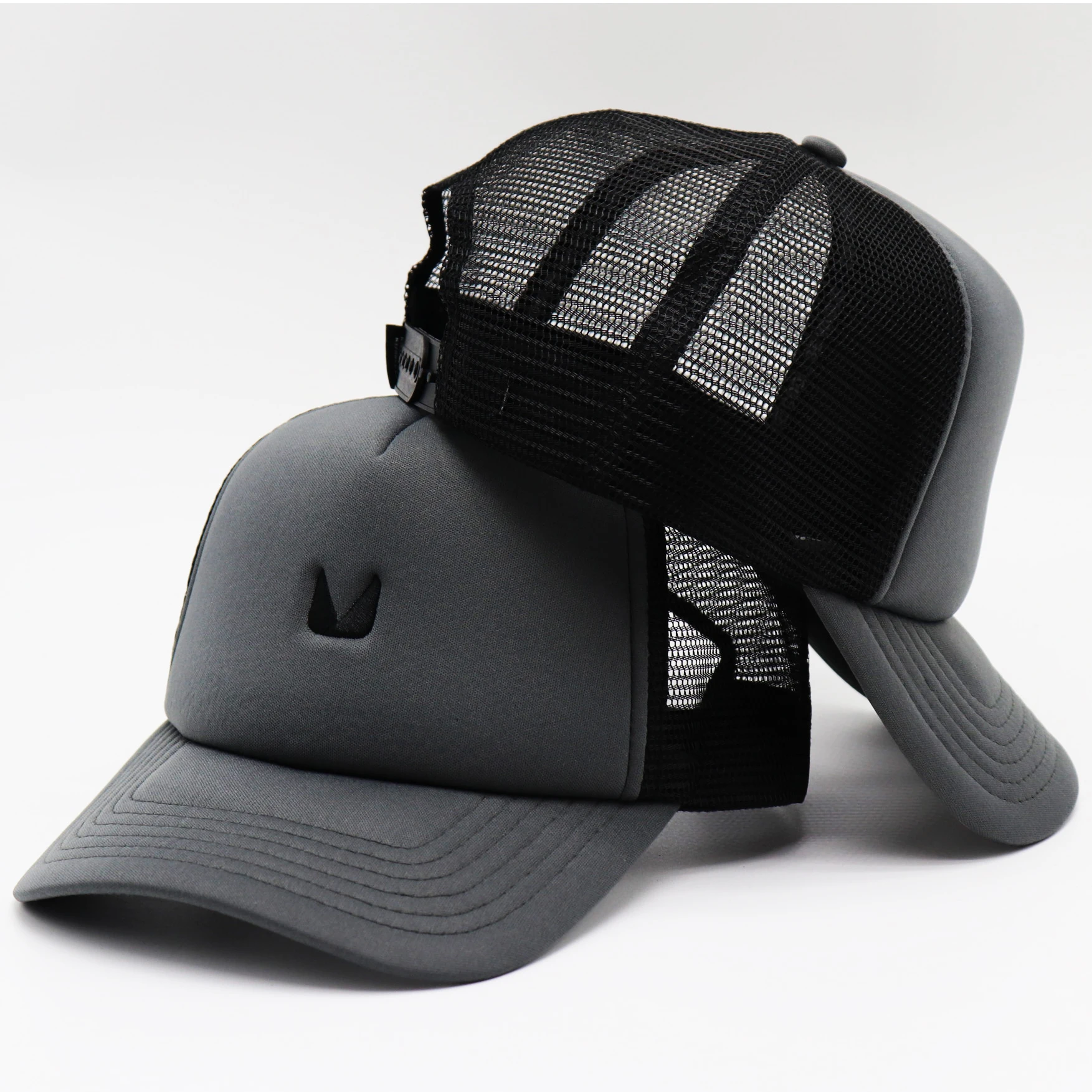 3D Embroidered Logo 5 Panel Polyester Mesh-Back Custom Foam Trucker Hats Caps