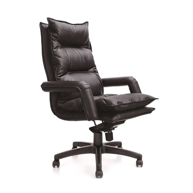 Удобное офисное кресло из искусственной кожи