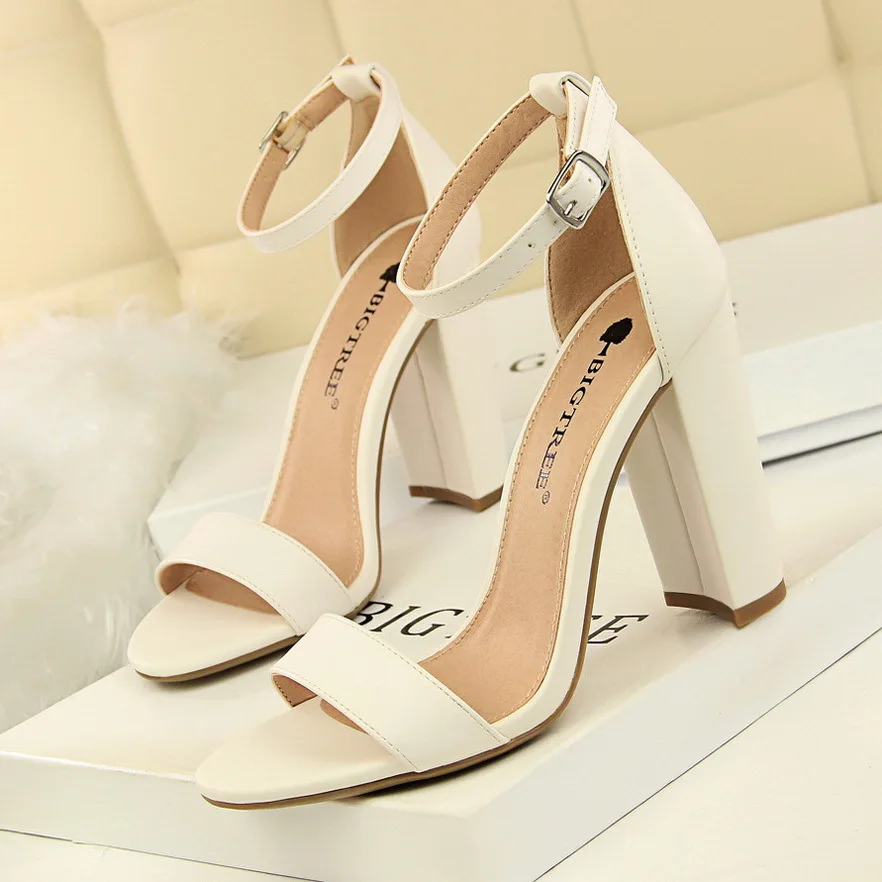 2021 New design shoes leather out sole lady  heels shoes fashion simple chunky one belt spring heels women 2021 heeled sandals