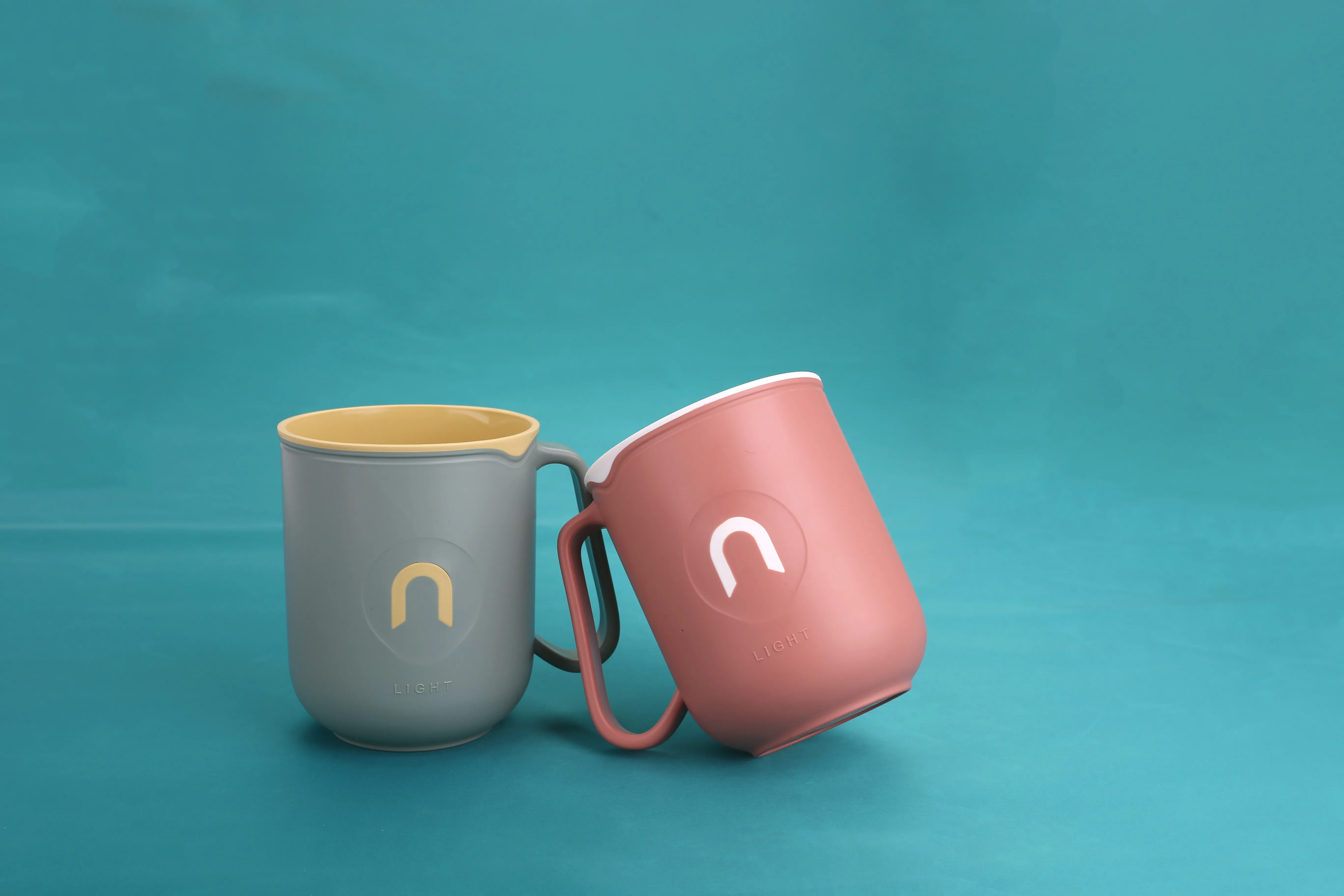 European and american fashion Factory Special Design U Shaped Cup Durable Plastic Toothbrush Gargle Cup