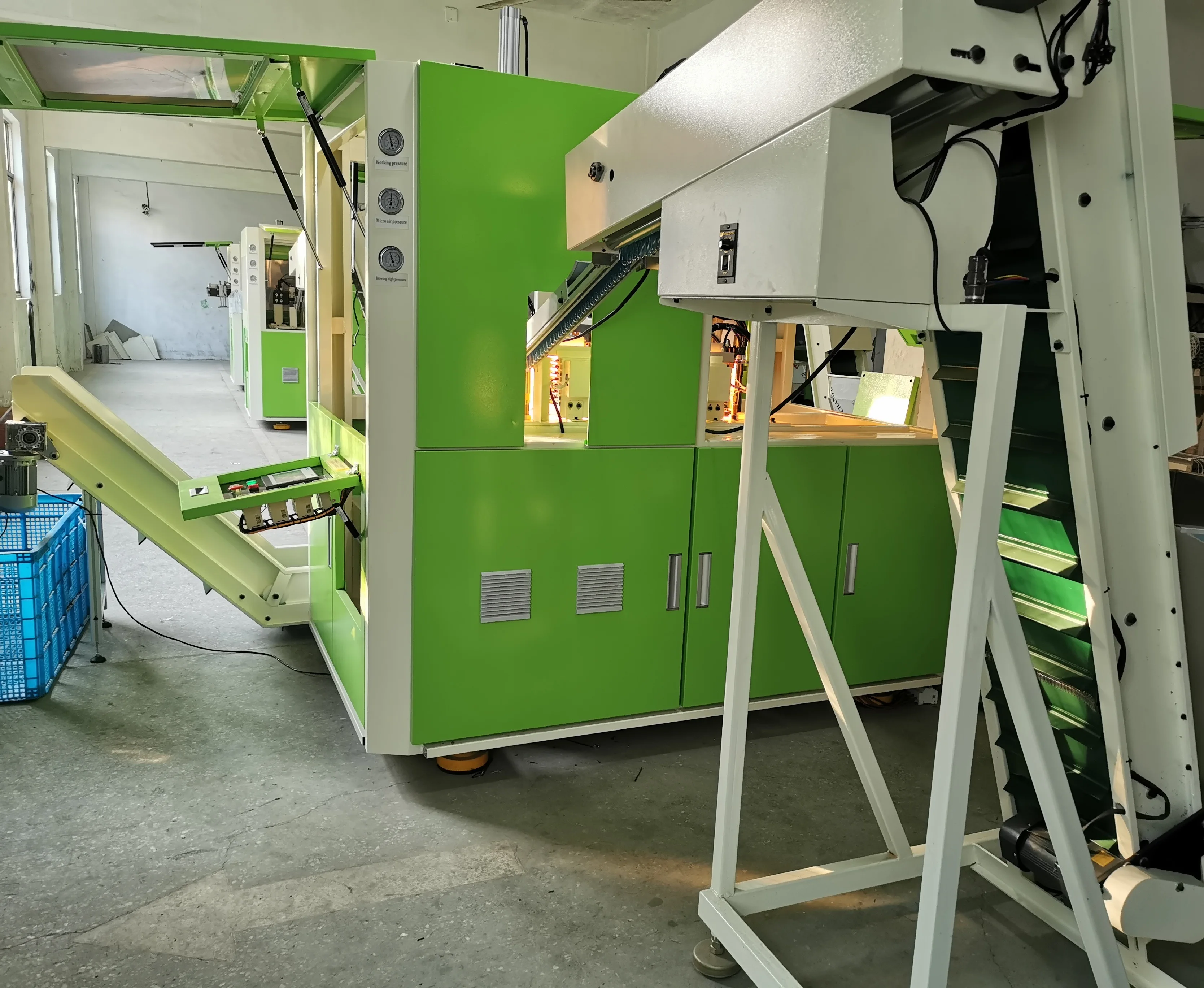 Plastic Bottle Blow Moulding Machine 3 Cavity Blower