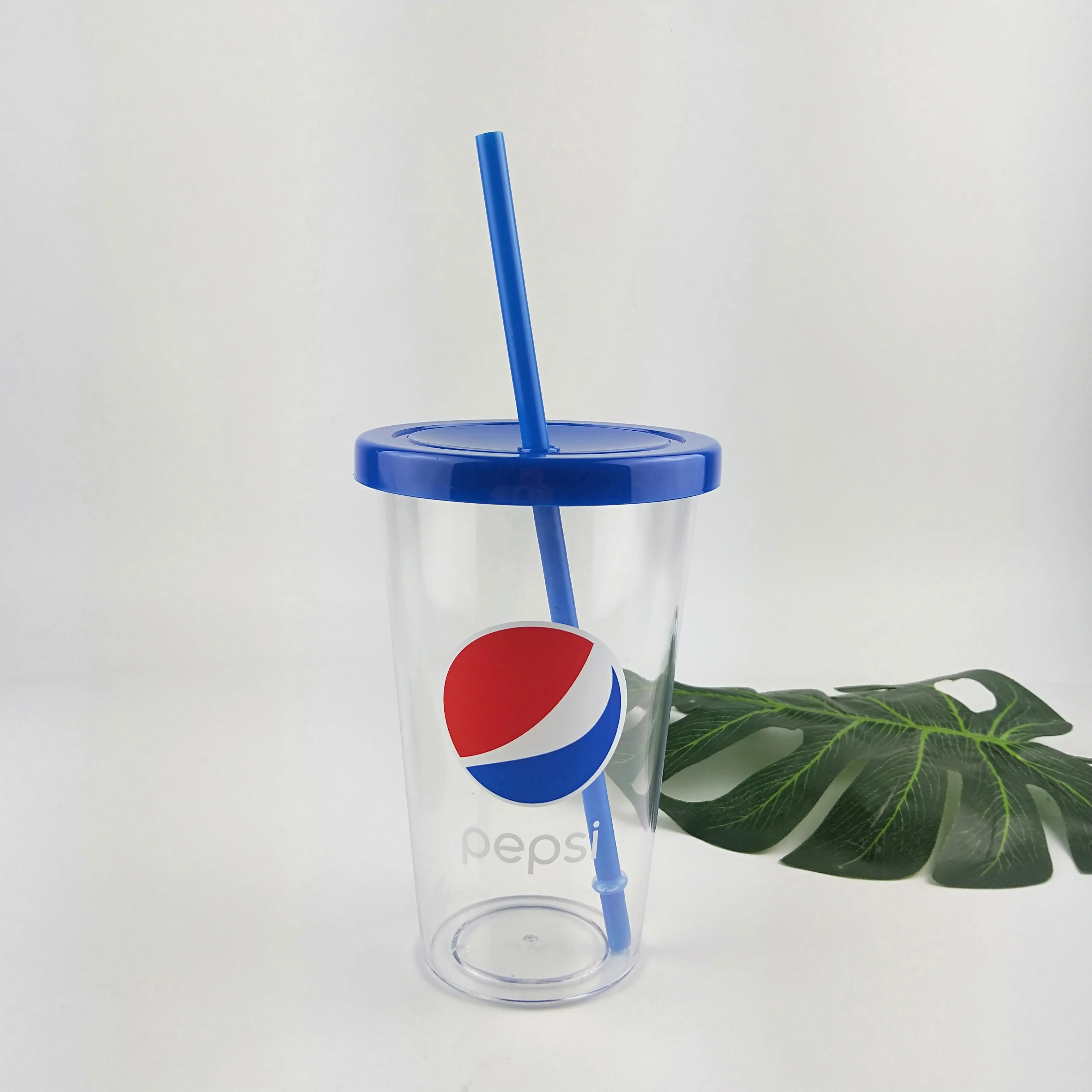 Изолированный пластиковый стакан Kate New York с многоразовой соломинкой, 20 унций, золотистый