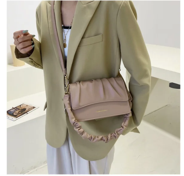 Fashionable ladies crossbody bag wholesale plicated pu leather chain shoulder bag for woman