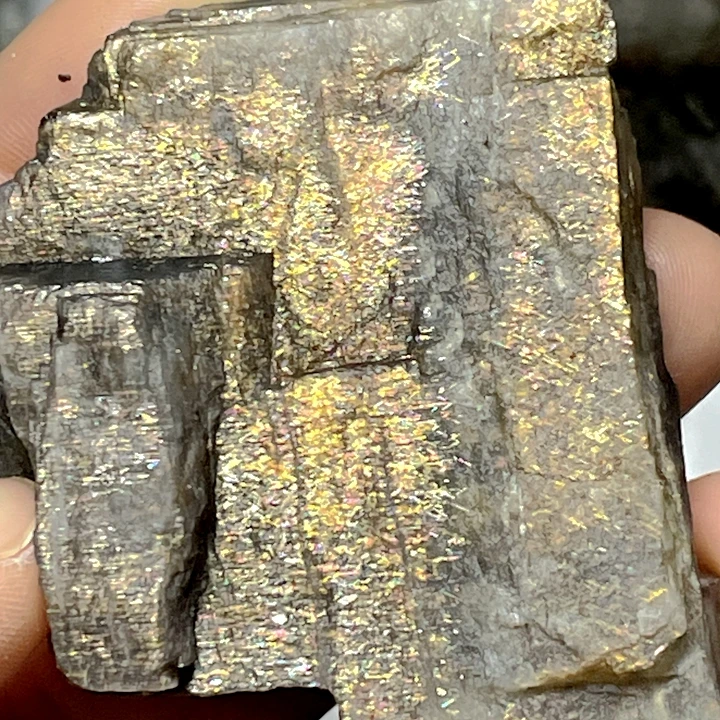 Wholesale natural rough grid Sunstone rainbow Quartz Crystal Gemstone Raw black sunstone for healing stone