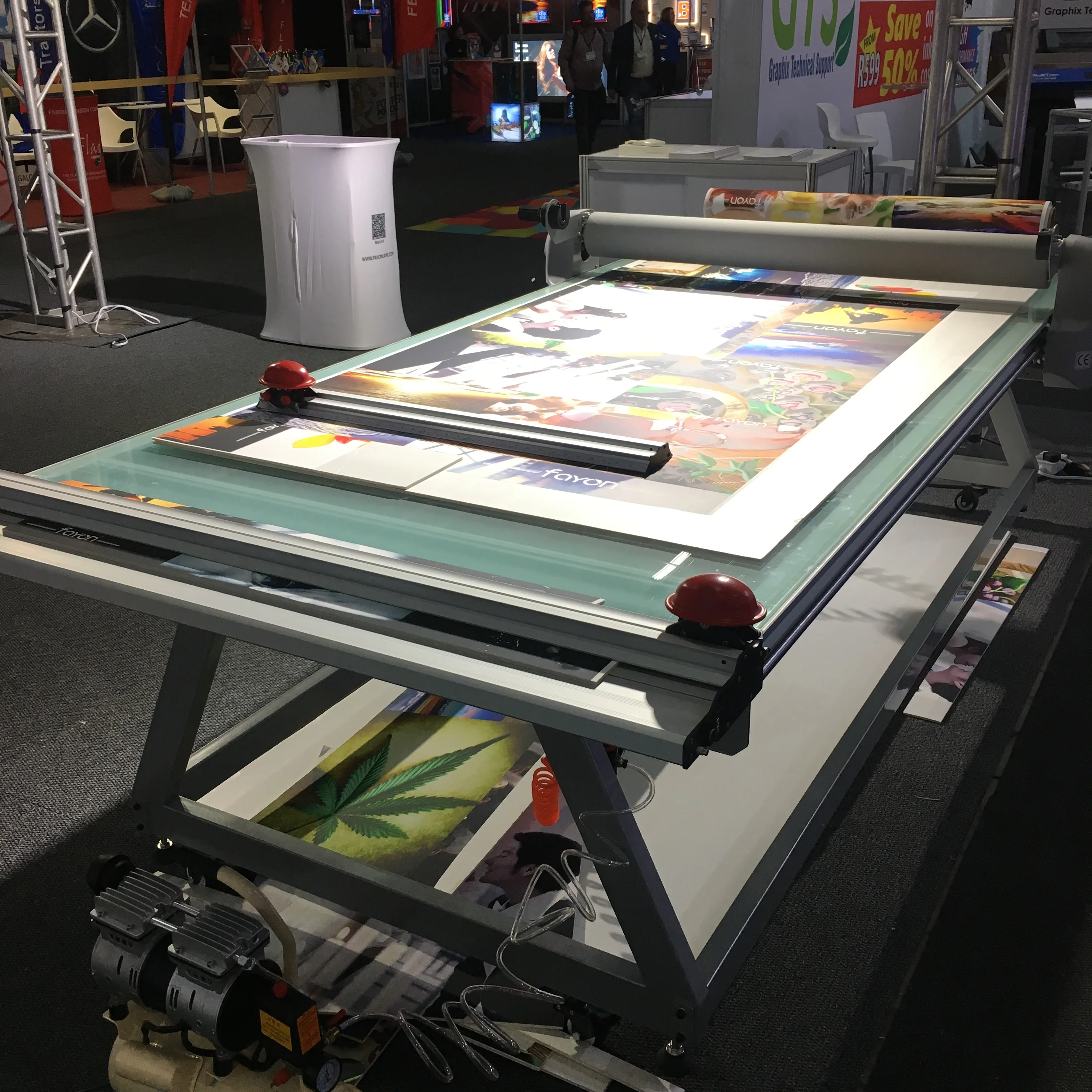 FY1325 smart table flatbed pneumatic manual cold roller laminator machine for laminating