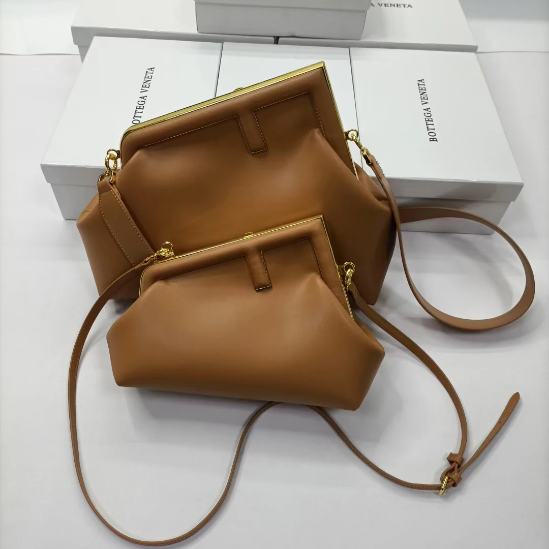 Сумки большого размера, новинка от известного бренда, модные трендовые клатчи, сумки через плечо, сумки с зажимом для дам, лидер продаж, сумки на плечо