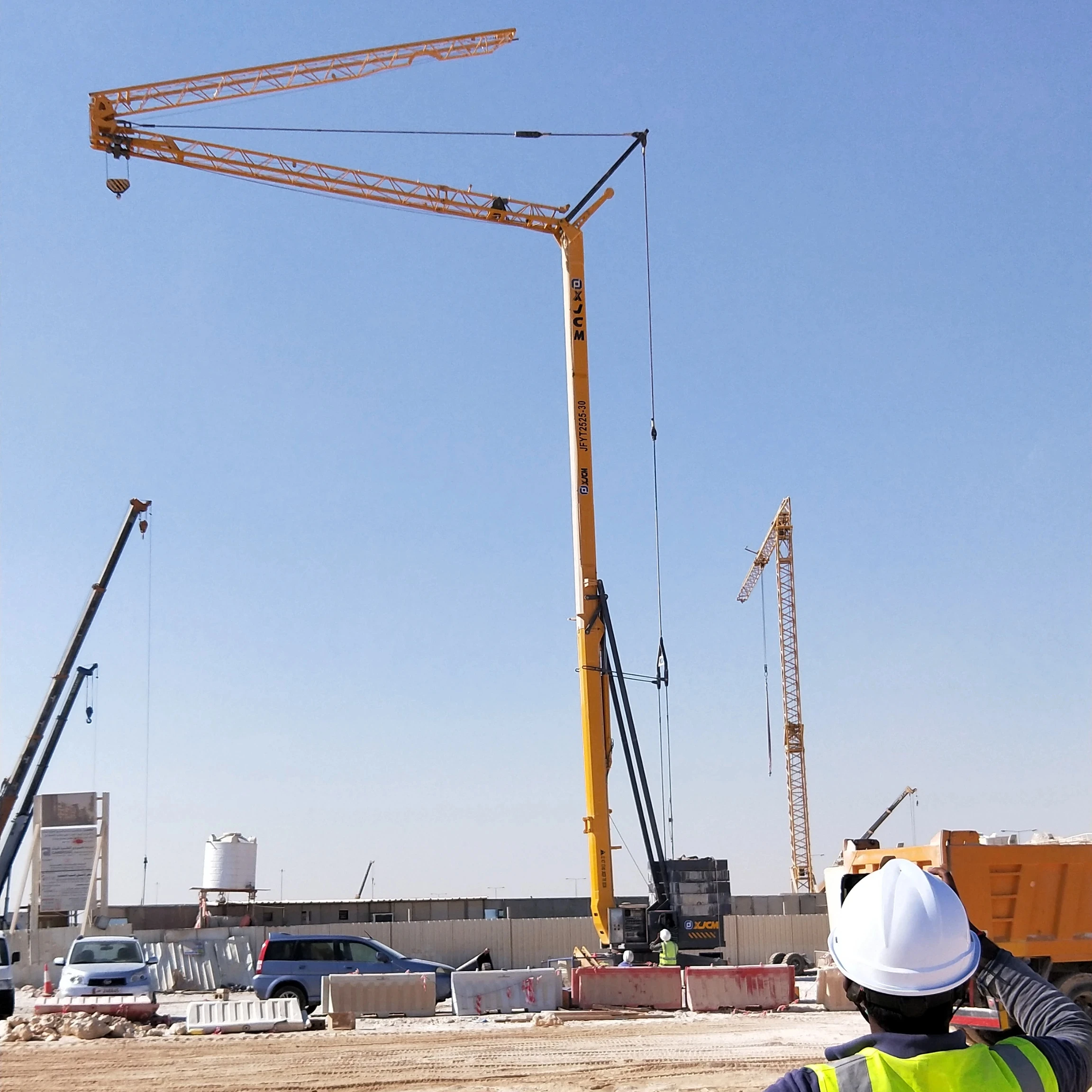 Factory Direct Sale Wireless Remote 4 ton Small Mobile Tower Crane