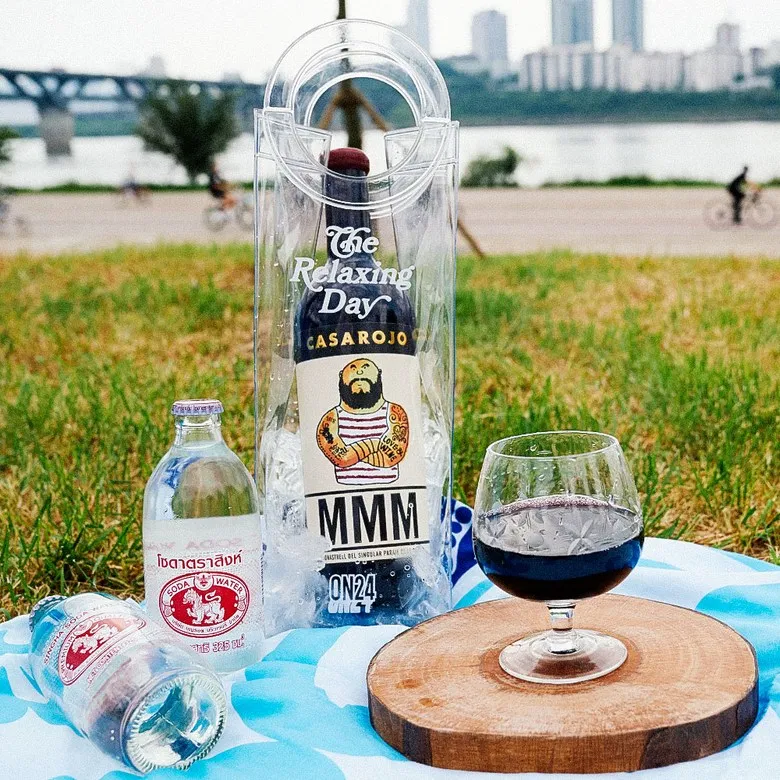 Customized Logo Ins Popular Cool PVC Drinks Bottle Wine Bag Cooler Transparent Ice Bag with Round Handle
