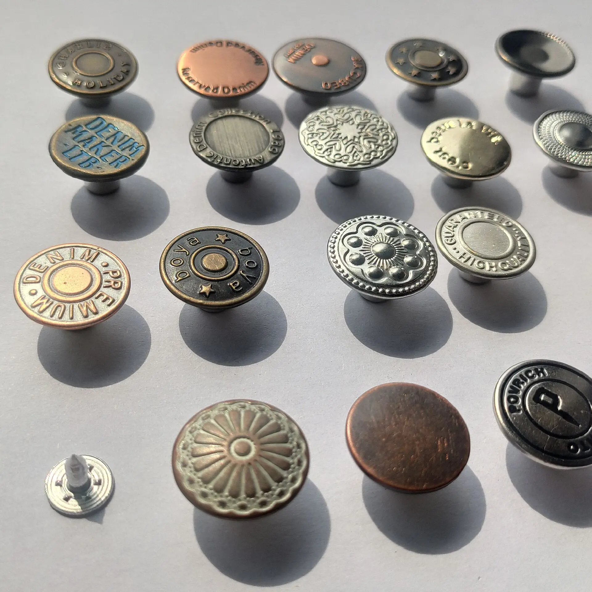 Factory Price Custom Logo Custom Brass Zinc Alloy Embossed Metal Jeans Buttons With Rivets Brass Denim Buttons For Jeans