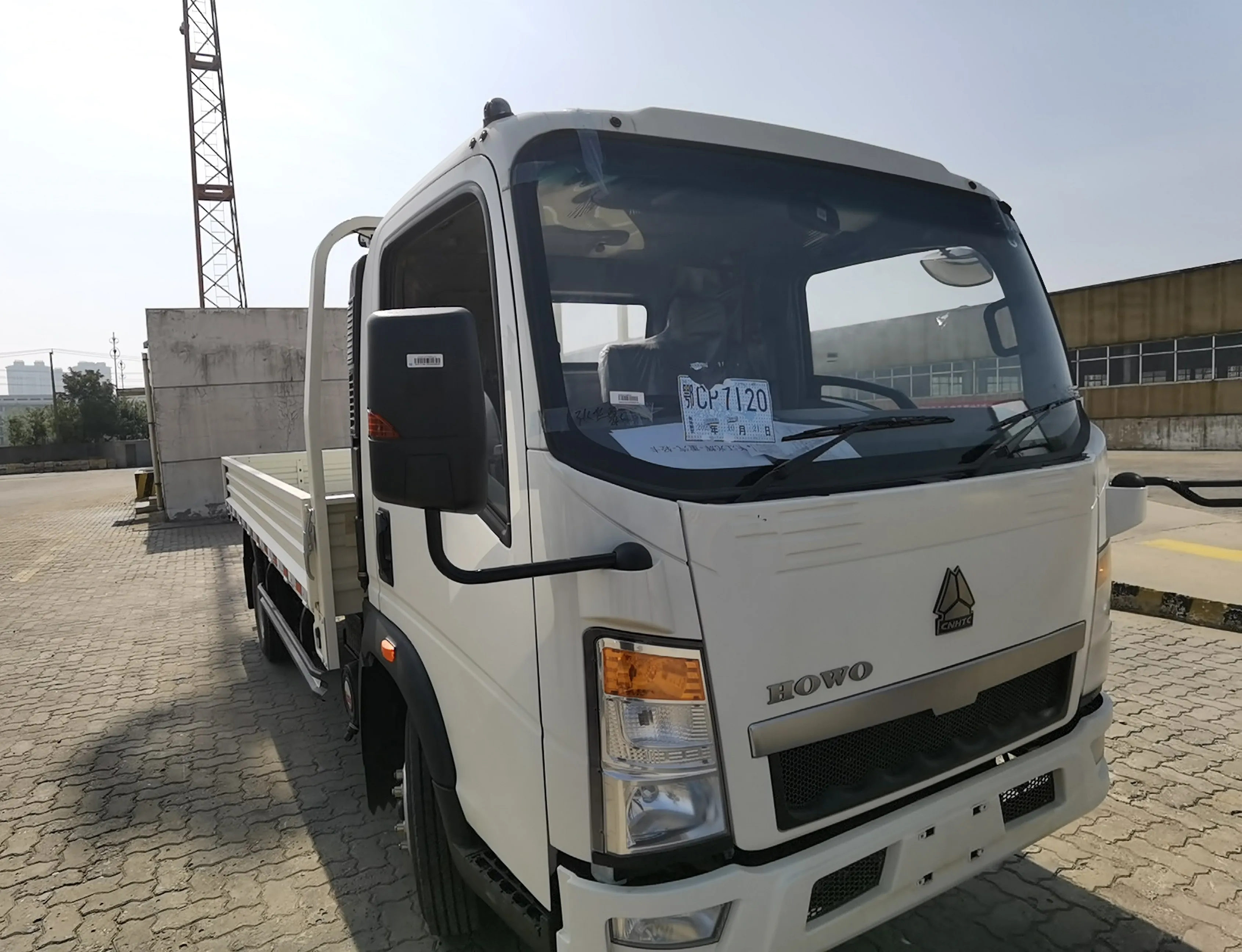 New Model Light Mini Truck Light Lorry Truck Duty Sinotruck Cargo Truck For Sale To Algeria