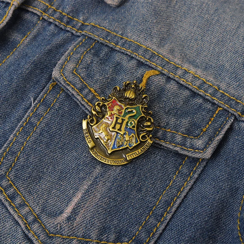 Wholesale New Arrivals Europe America Film Enamel Badge Metal Shield Emblem Pin Souvenirs Gifts