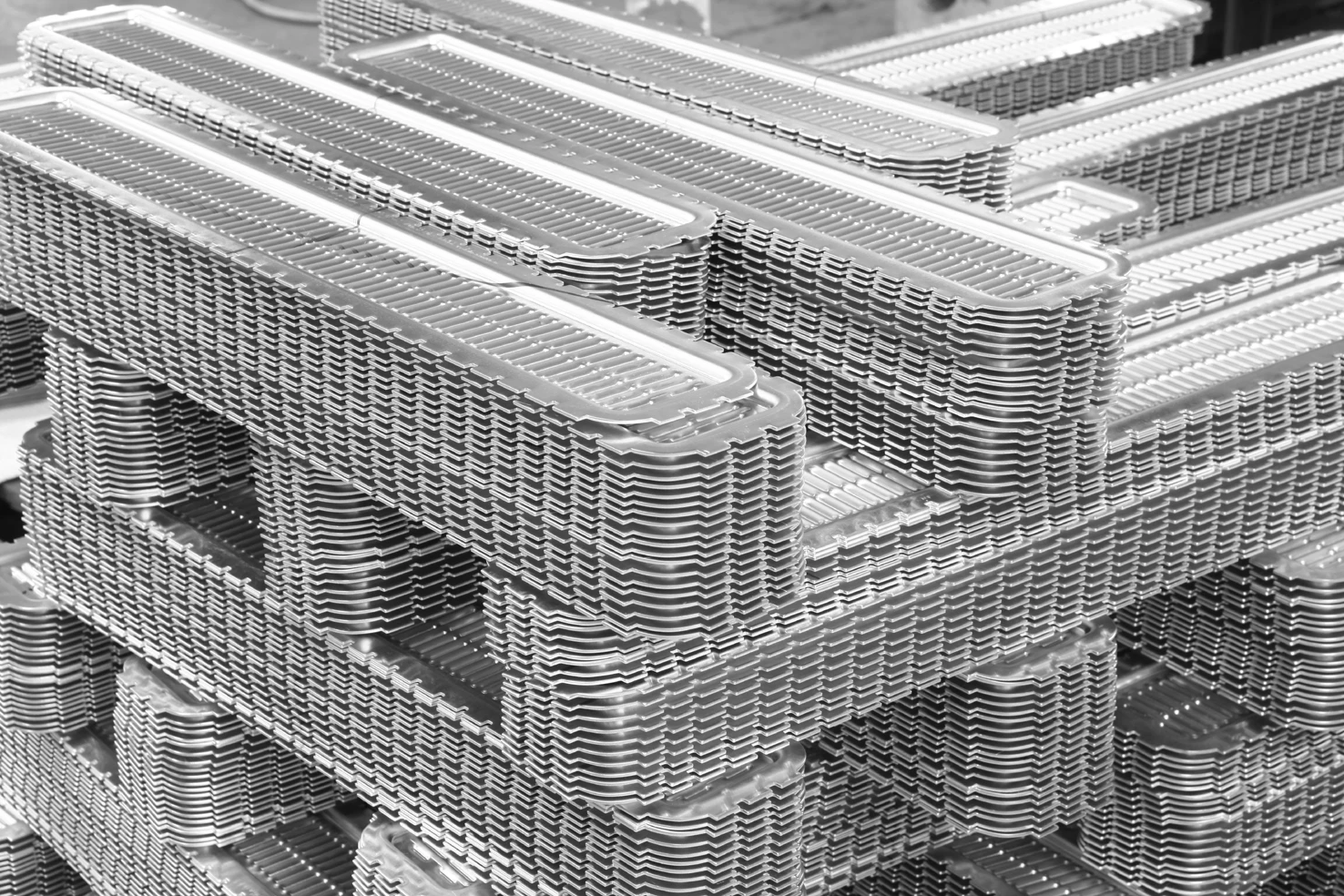 Truck Radiator for Freightliner Cascadia 2013 and newer with Cummins engines for heavy duty trucks A0530676002/A0530676004