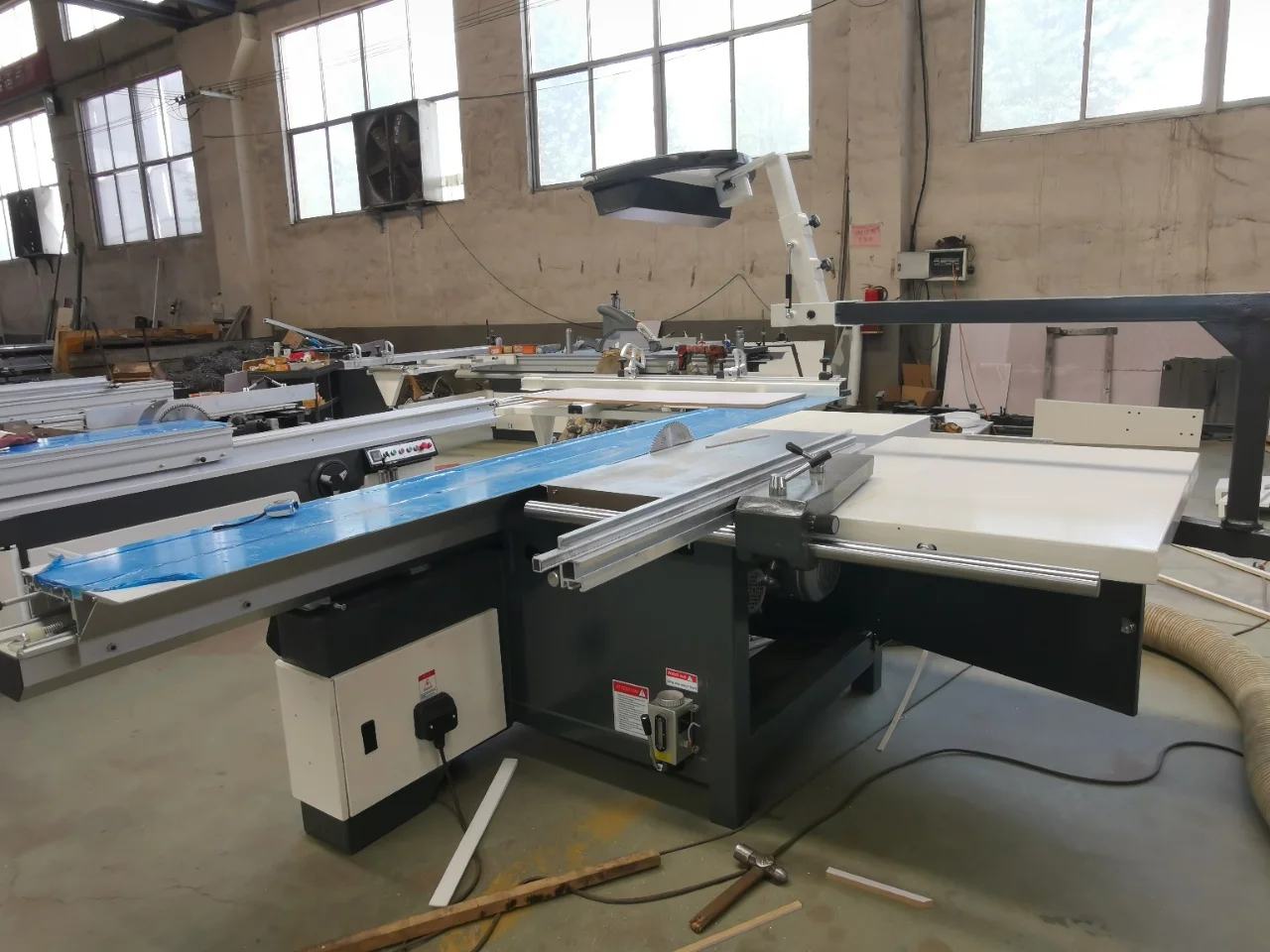 High Quality Wood Cutting Sliding Table Saw Machine Industrial Wood Saw Precision Sliding Table Saw