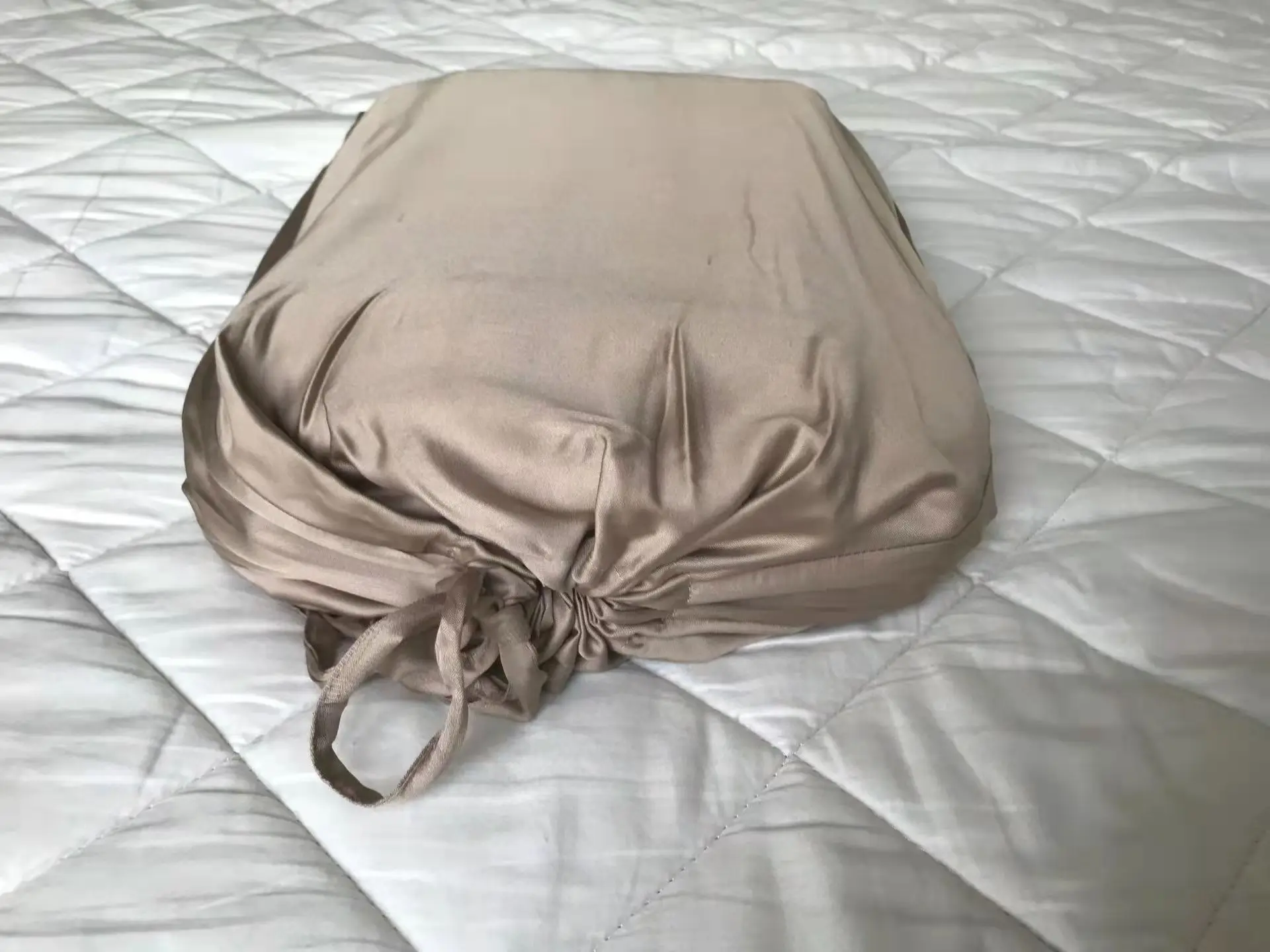 4 PC Duvet Cover Set Bamboo Eco Friendly Wrinkle Free Sheets Machine Washable Silky Soft Hotel Bedding Set