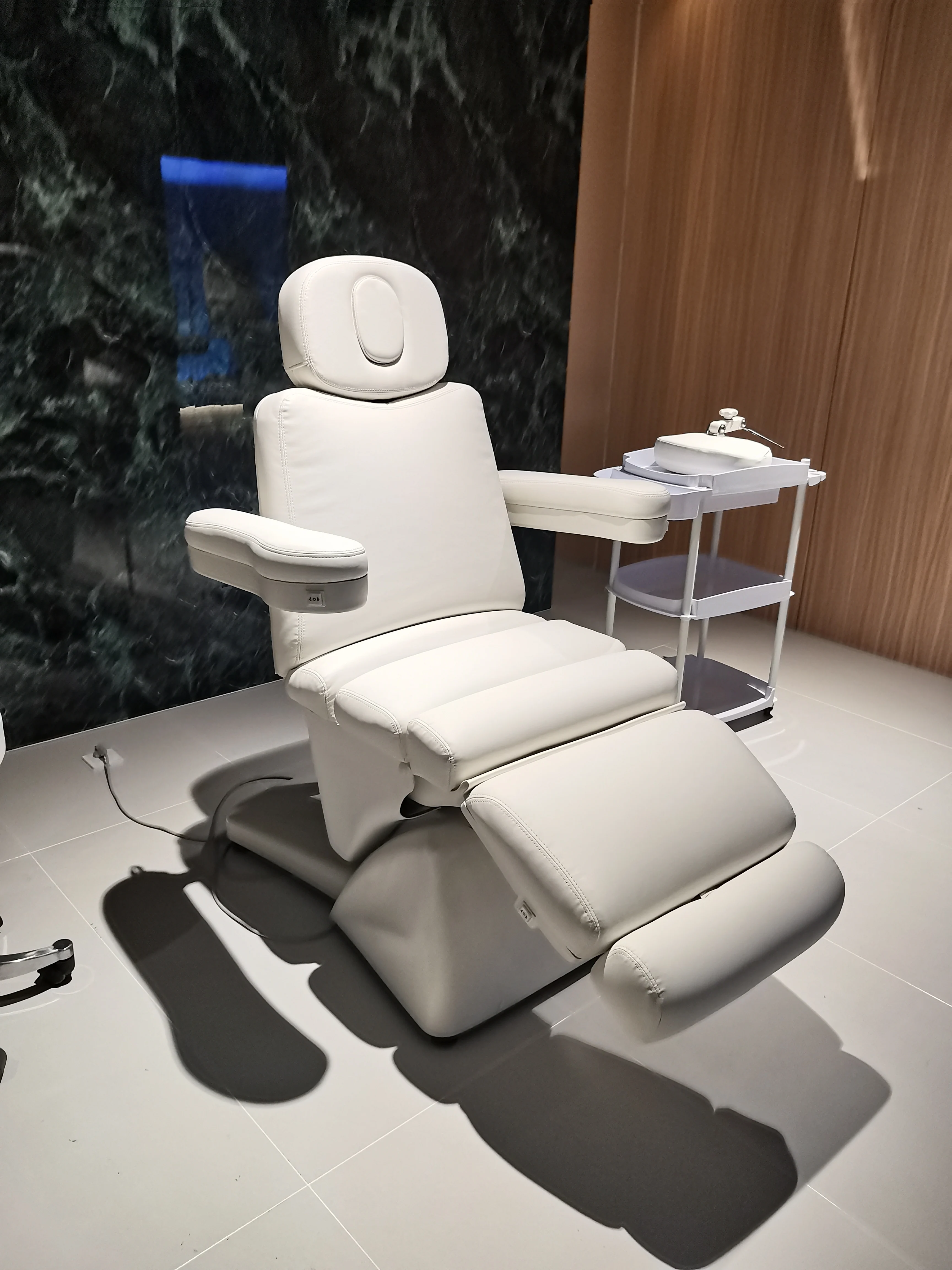 Modern beauty salon esthetician bed camillas para masajes electrical rotating facial bed massage table