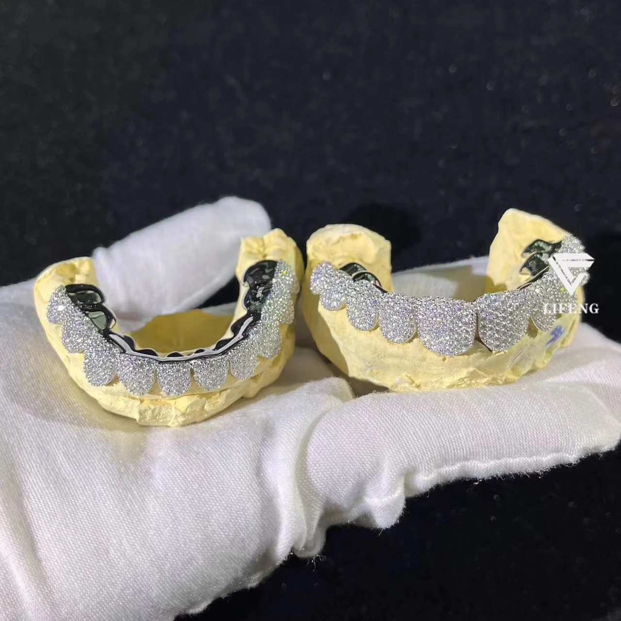 Глубокая химическая завивка на заказ VVS Moissanite хип-хоп Grillz 16/20 зубьев 14K 18K Белое Золото со стразами