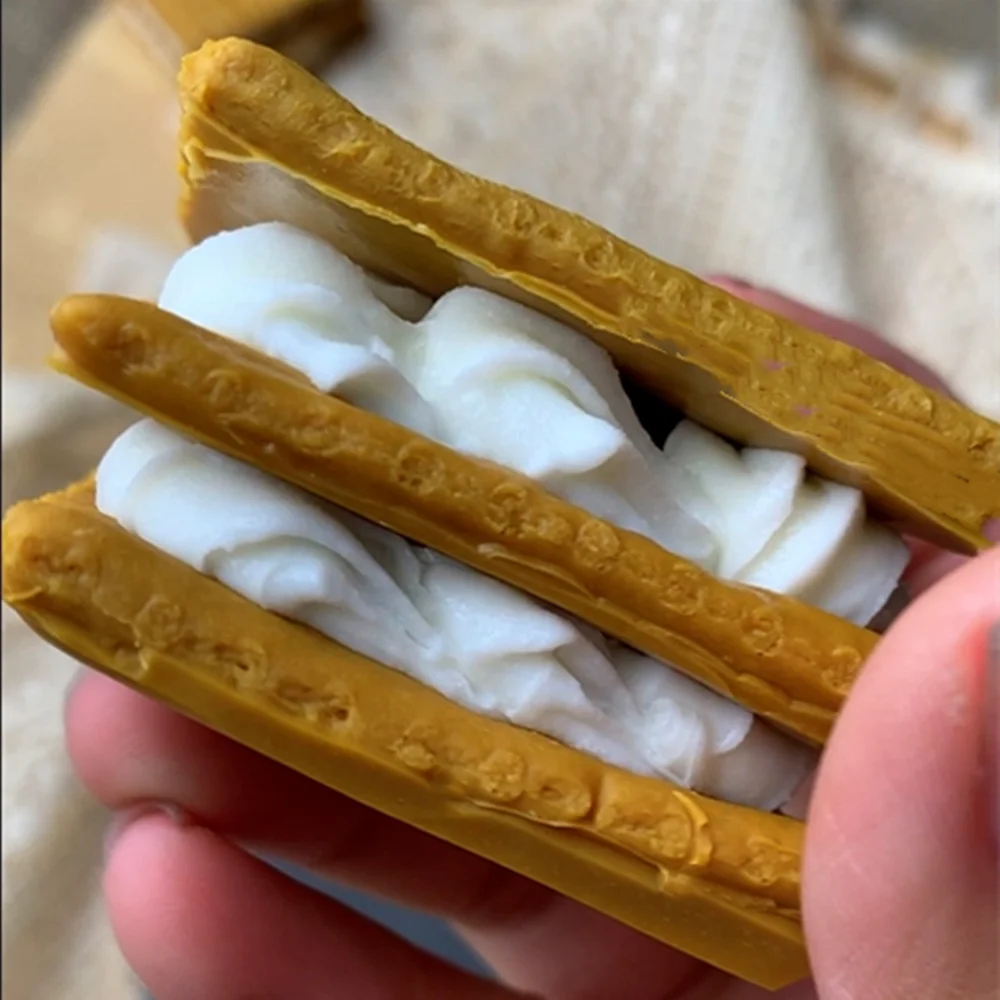 Whole Wheat Biscuits Crispy Butter Cream Sandwich Cookie Model Dessert Rack Wedding Party Tray Prop Display Decoration Faux Food