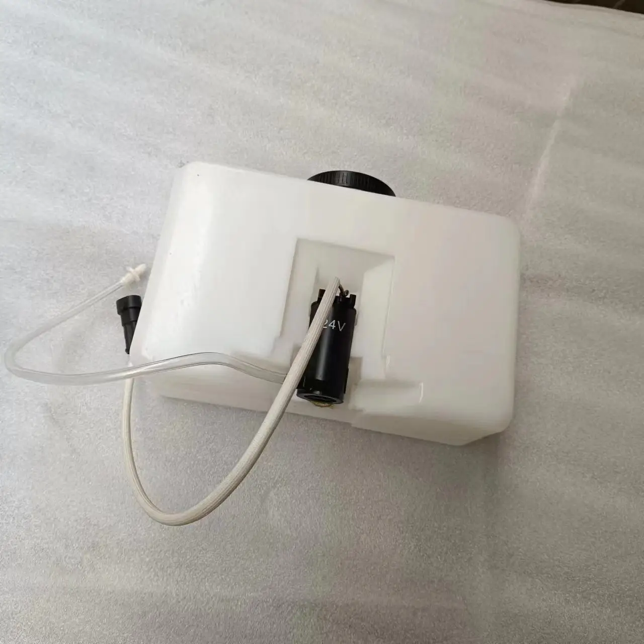 China Factory Prices Windshield Washer Fluid Reservoir Tank Better Windshield Washer Tank Pajero