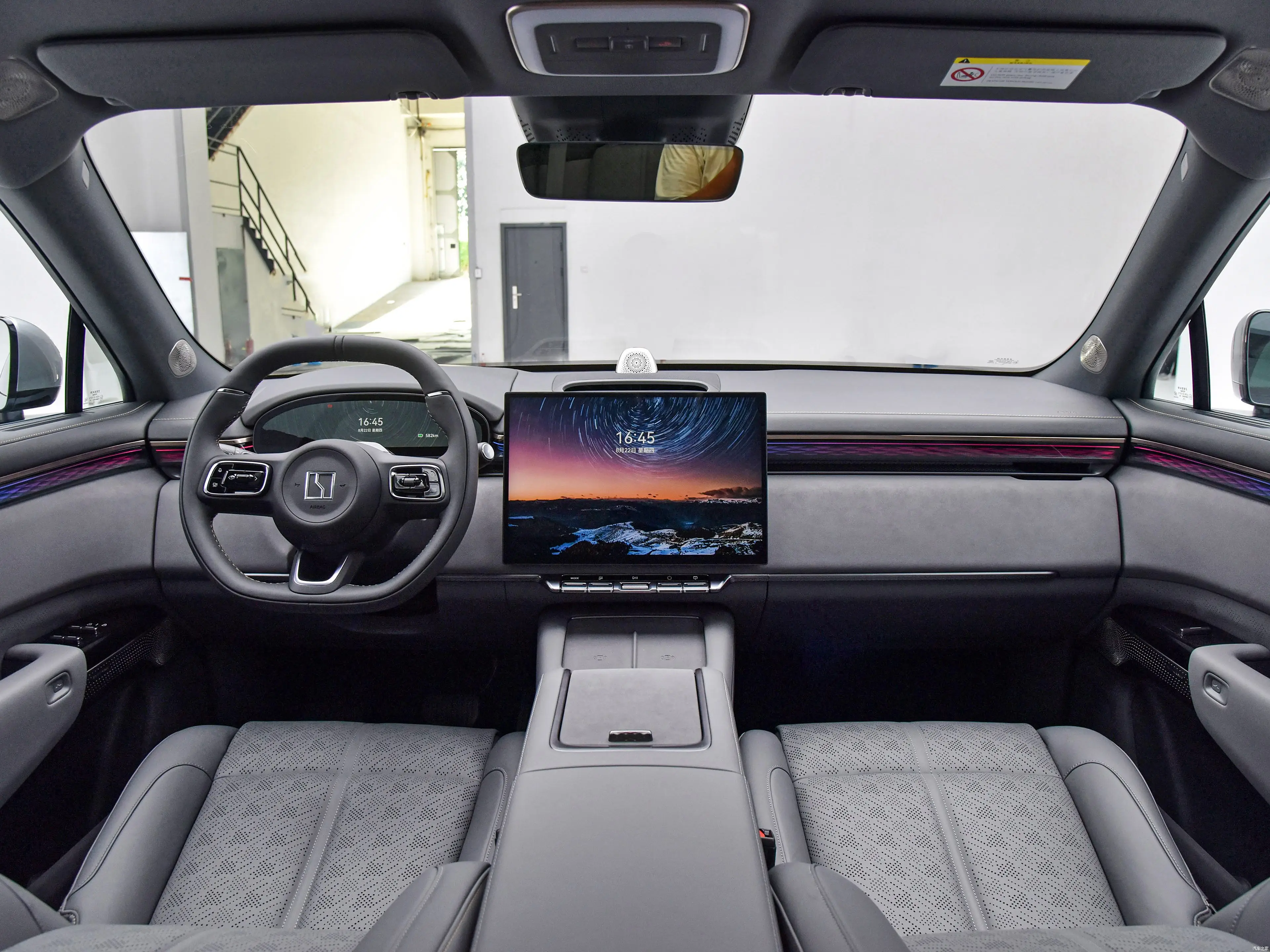 Лидер продаж седан Zeekr 7x Ev с новым энергетическим двигателем рулевое управление Новый энергетический автомобиль купить из Китая