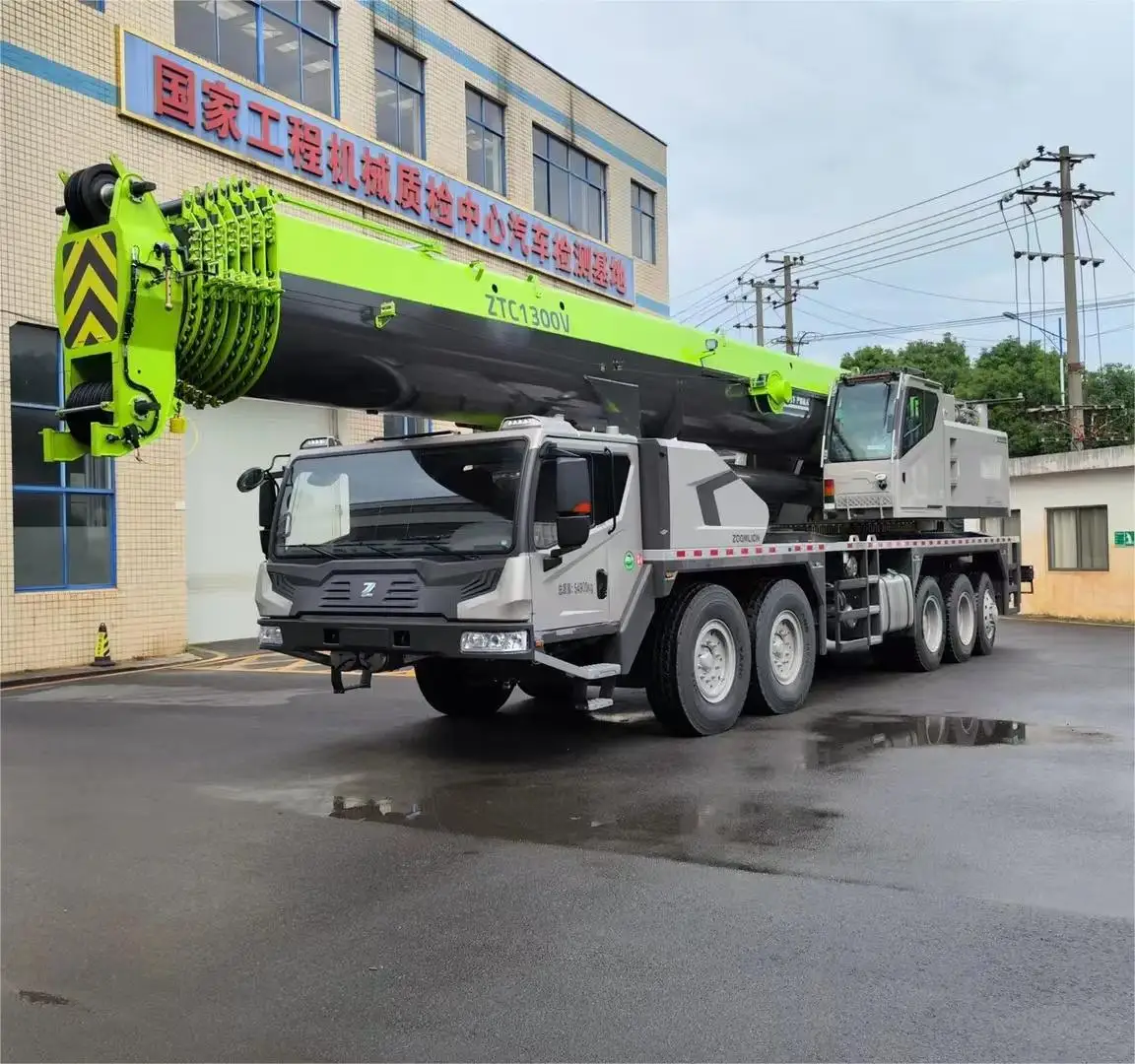 ZOOMLION используется 300 тонный вездеходный кран ZAT3000V мощный тонн