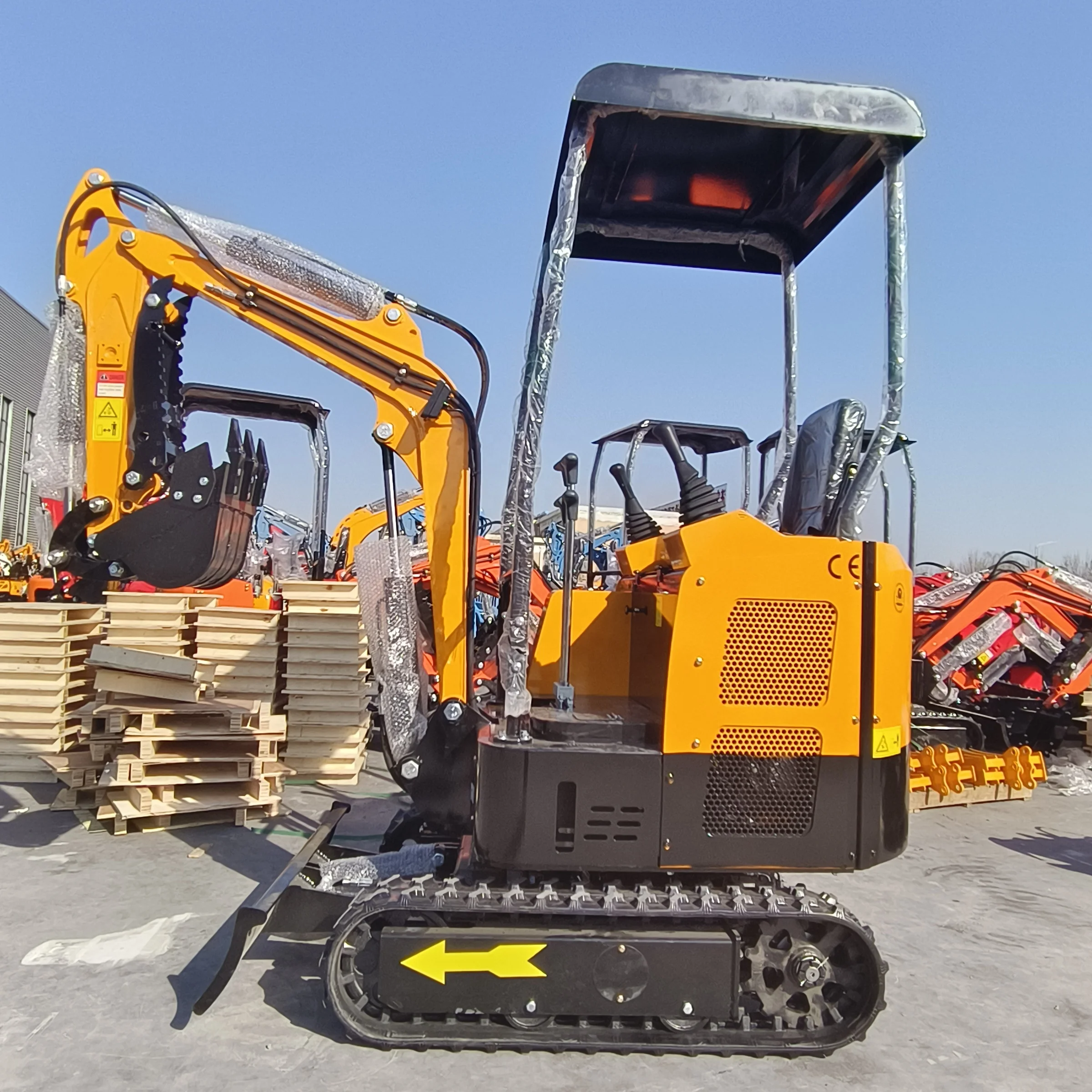 HIGHTOP Compact Mini Crawler Excavator 0.025cbm 380MM Bucket 1.5T 1500KG Small Digger Machine with CE EPA Euro5 Certificate
