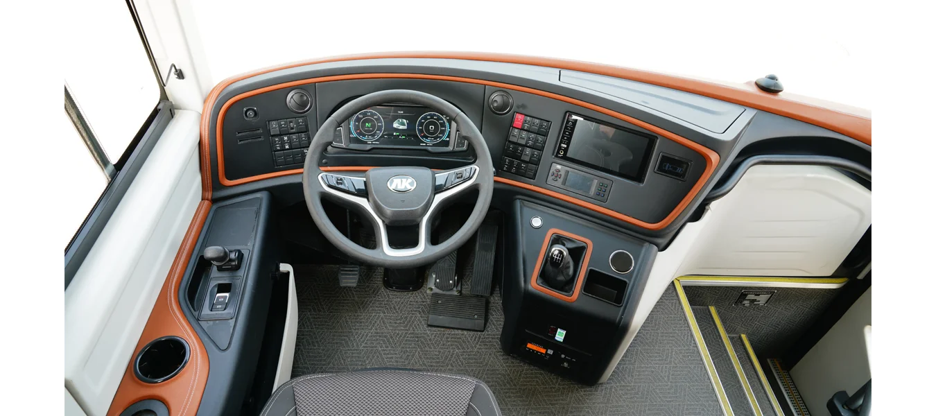 New Hot Selling Ankai Passenger Car Electric Luxury Bus 14-17/22-26 Seats 7.5M Buses and Coaches EV in Stock
