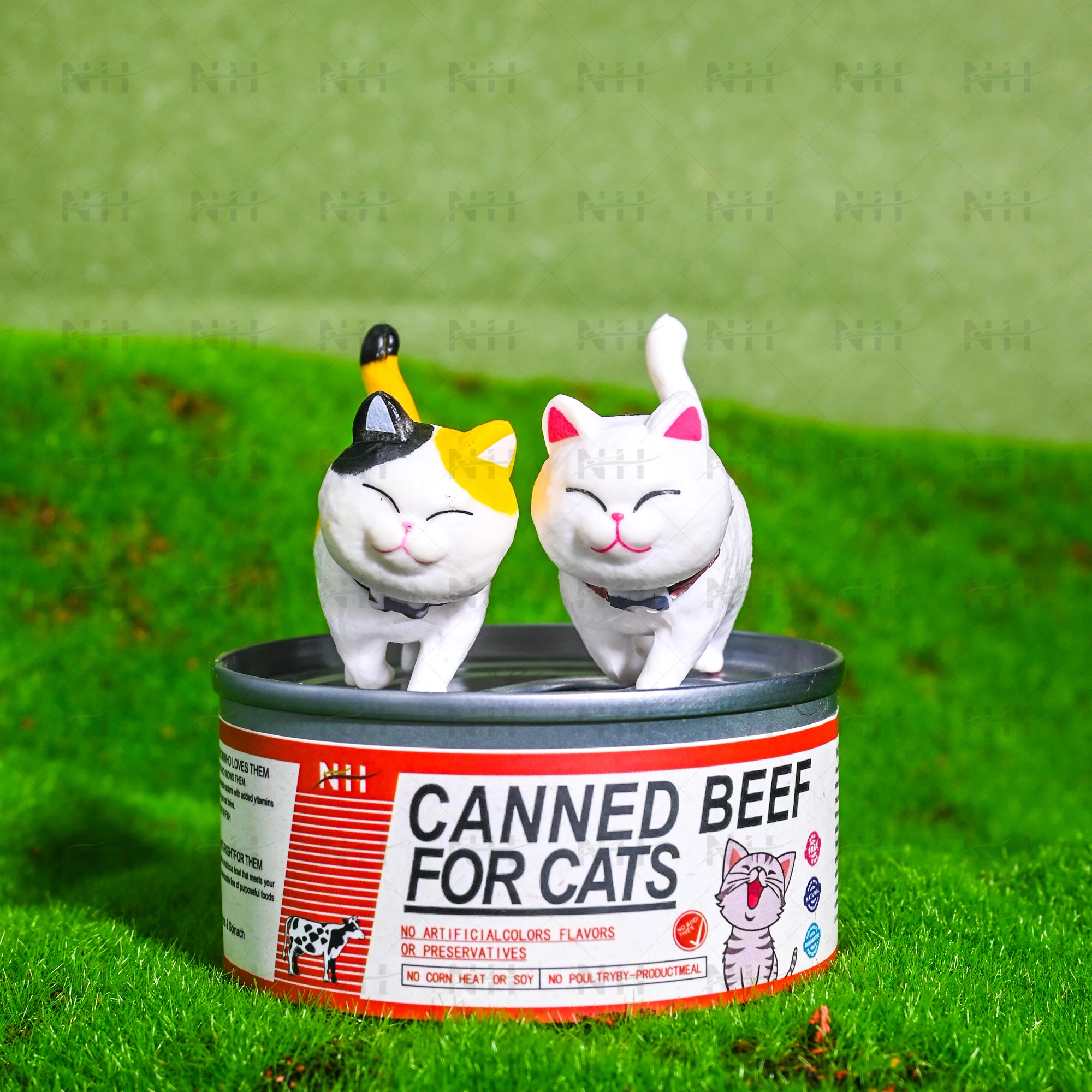 Корм для кошек в подливке. Консервированный корм из настоящего тунца и морского леща всех возрастов.