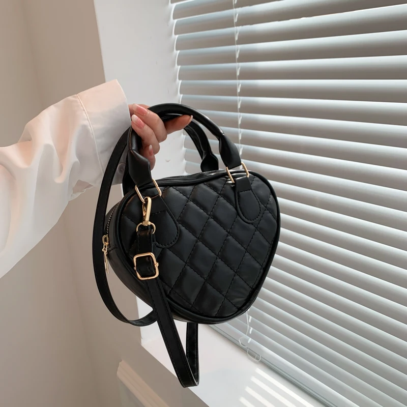 Latest design heart shape women handbag vegan leather mini purse for girls lady