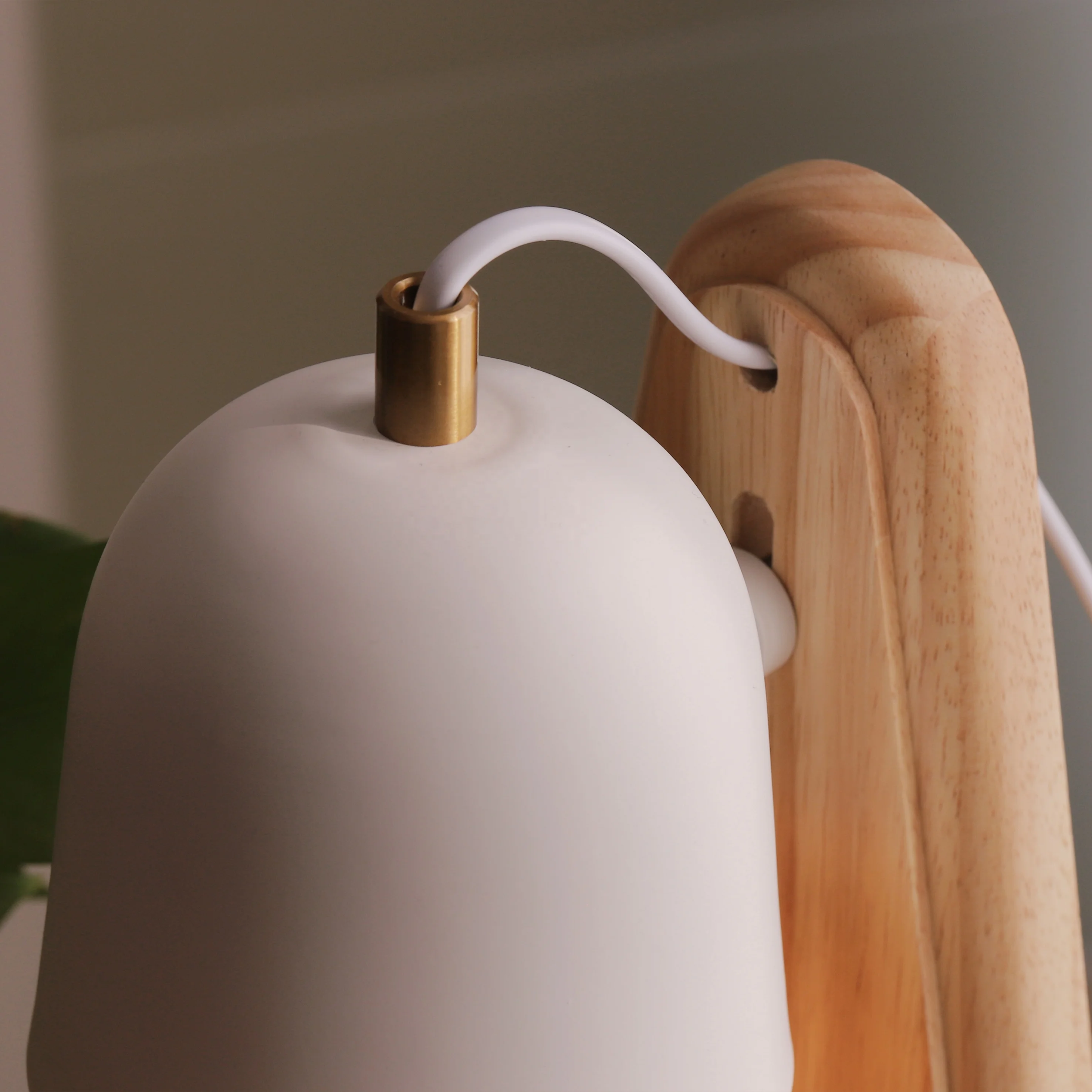 Modern and popular Style electric Candle Warmers With timer switch control 120V/220V hot-selling white lampshade incense burner