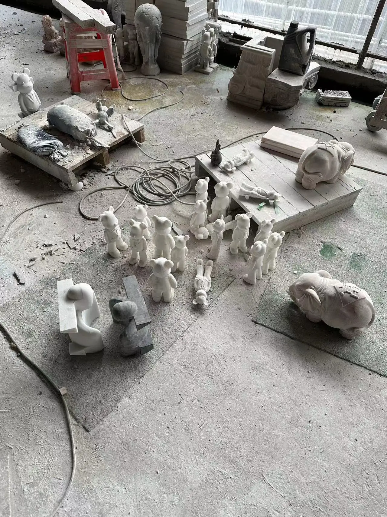 Custom Size Natural Stone Bear Sculpture Marble Jade Stone Sculpture House and Hotel Decoration