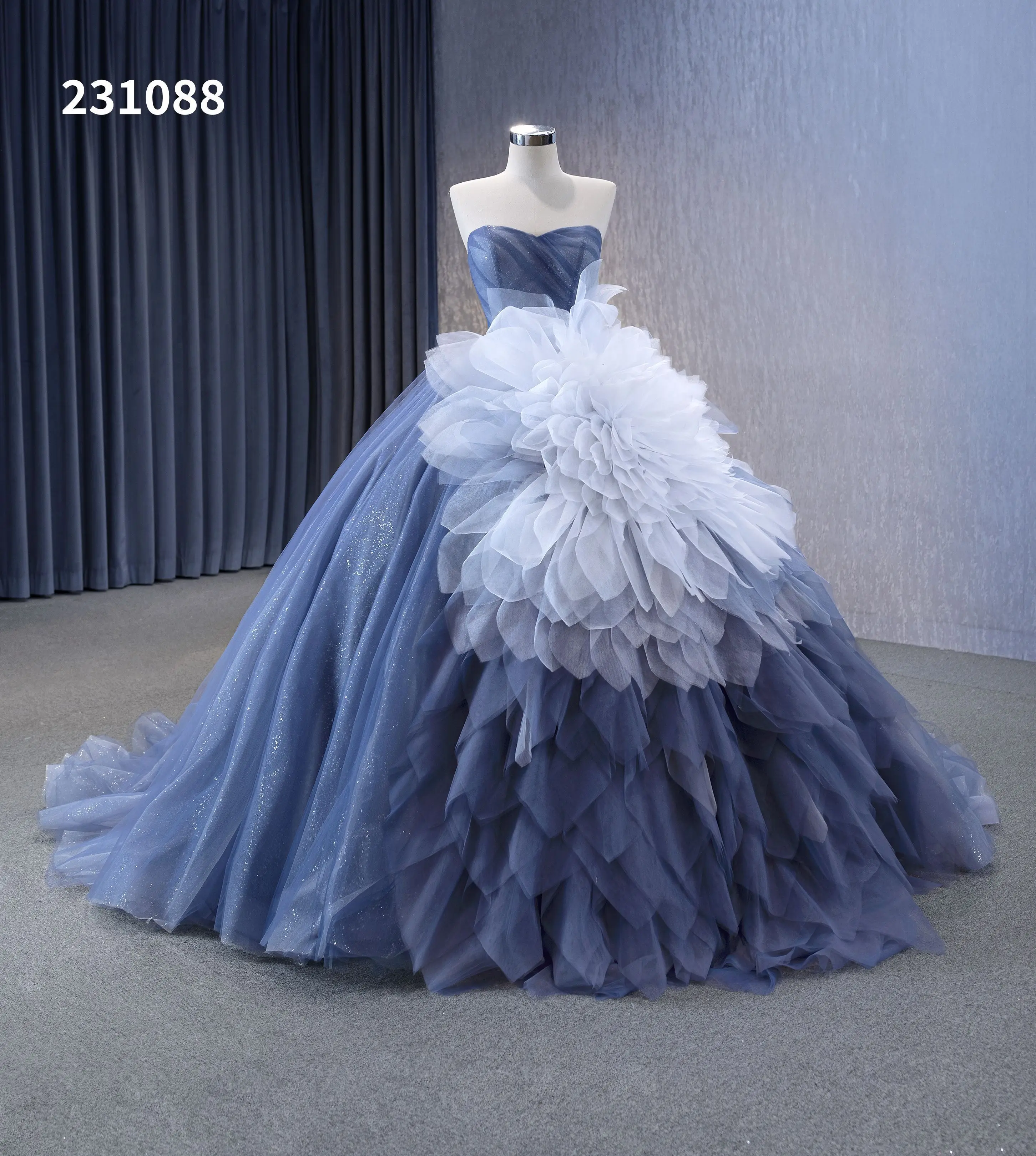 Wholesale Grey Blue Detachable Big Ruffles Flower Train Prom Gown Women Sweetheart Sparkly Ball Gown Evening Tulle Dresses