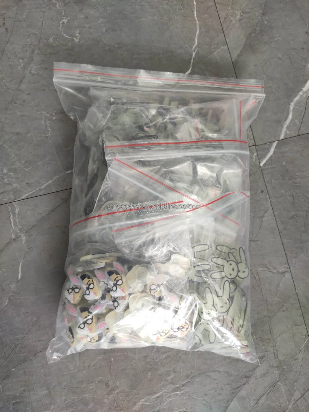 2025 HOT SALES Peso pluma Shockproof Fashion Silicone case for iphone 15 14 13 12 11 pro max phone cover put PVC charms in