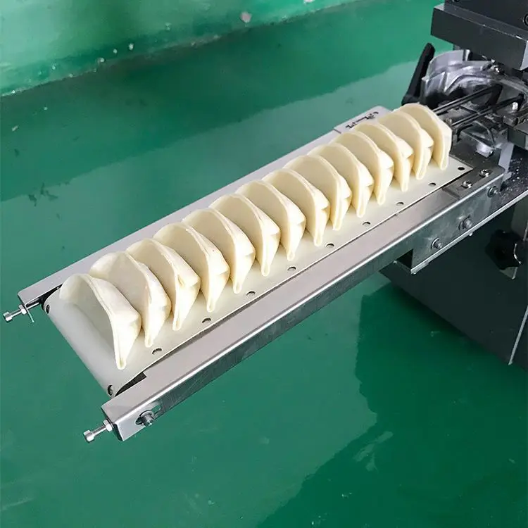 Chinese Xiao Long Bao Machine / Momo Maker Steamed Stuffed Mant Bun Forming Machine Swept the world