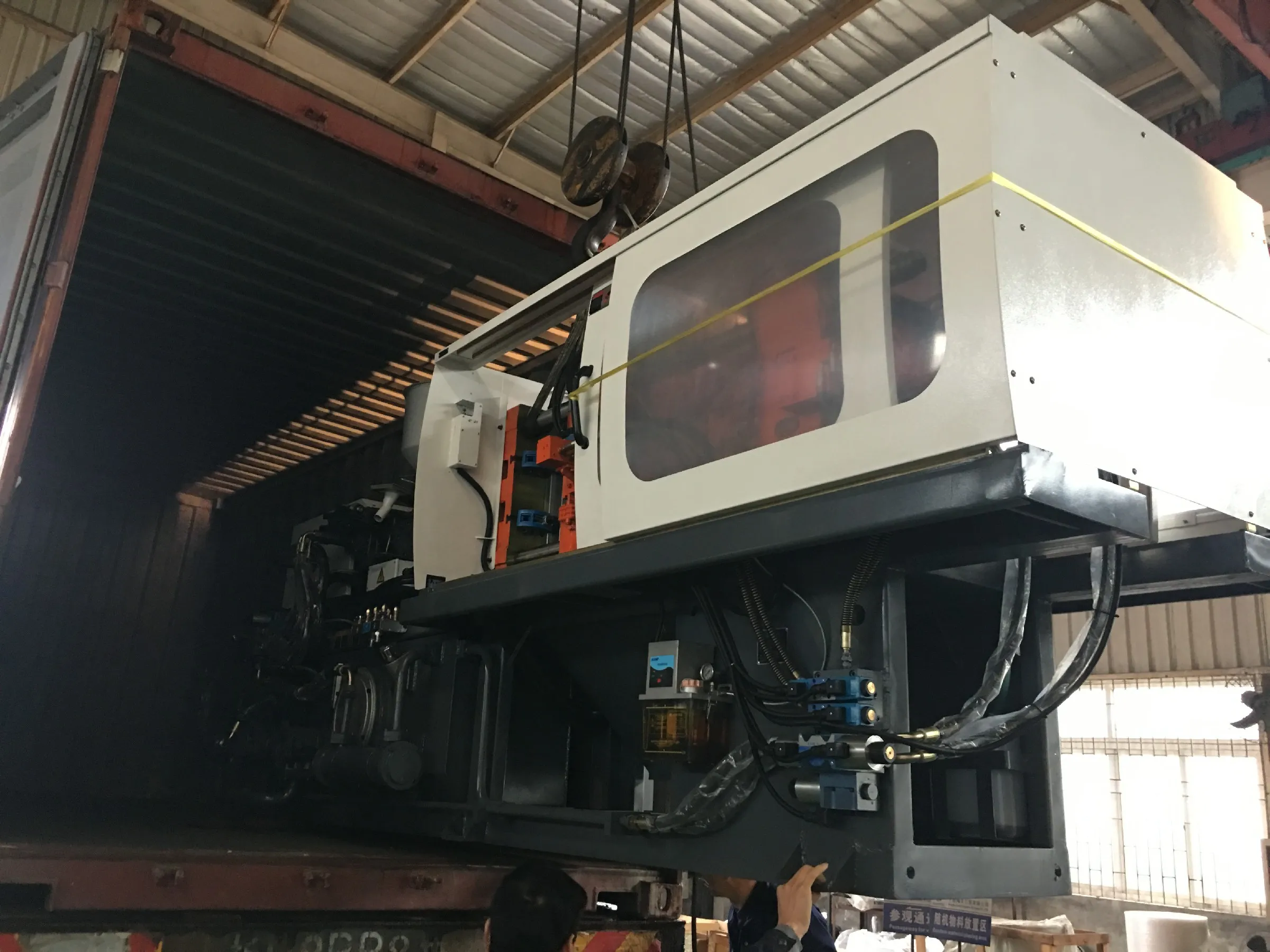 Пластиковая машина для литья под давлением для закрытия бутылок HDPE 110T