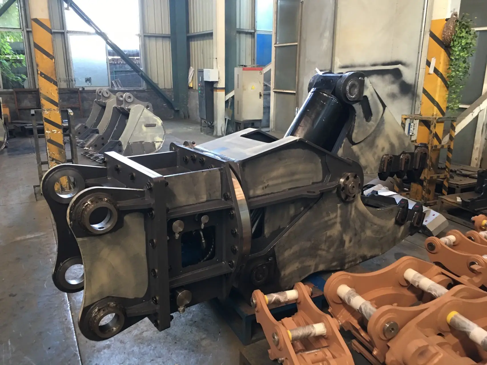 MONDE Excavator hydraulic pulverizer for concrete crushing