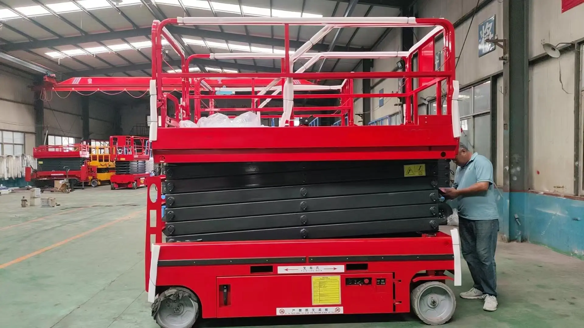 Koman Hydraulic Scissor Lift Elevator Platform Full-Auto with 6Ton Load Capacity Farm Restaurant Retail Industries