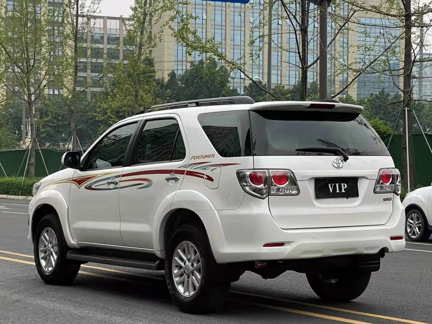 Оптовая продажа высокое качество 2017 fortuner сделано в Китае дешевые использованные автомобили левый руль для Toyota