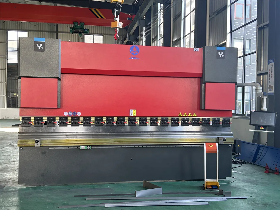 200 Ton 4+ 1 AX68T Controller High Quality Press Brake Metal Sheet CNC Hydraulic Bending Machine