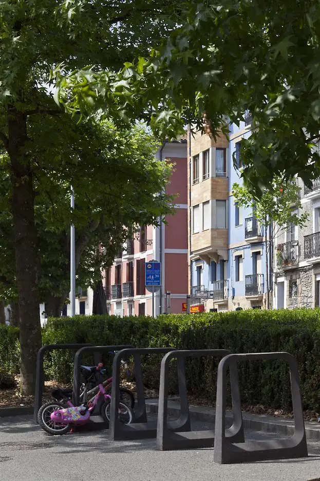 High Quality Metal Cycle Rack Bike Storage Vertical Bike Parking Rack Bicycle Front Rack Bicycle Stand Parking