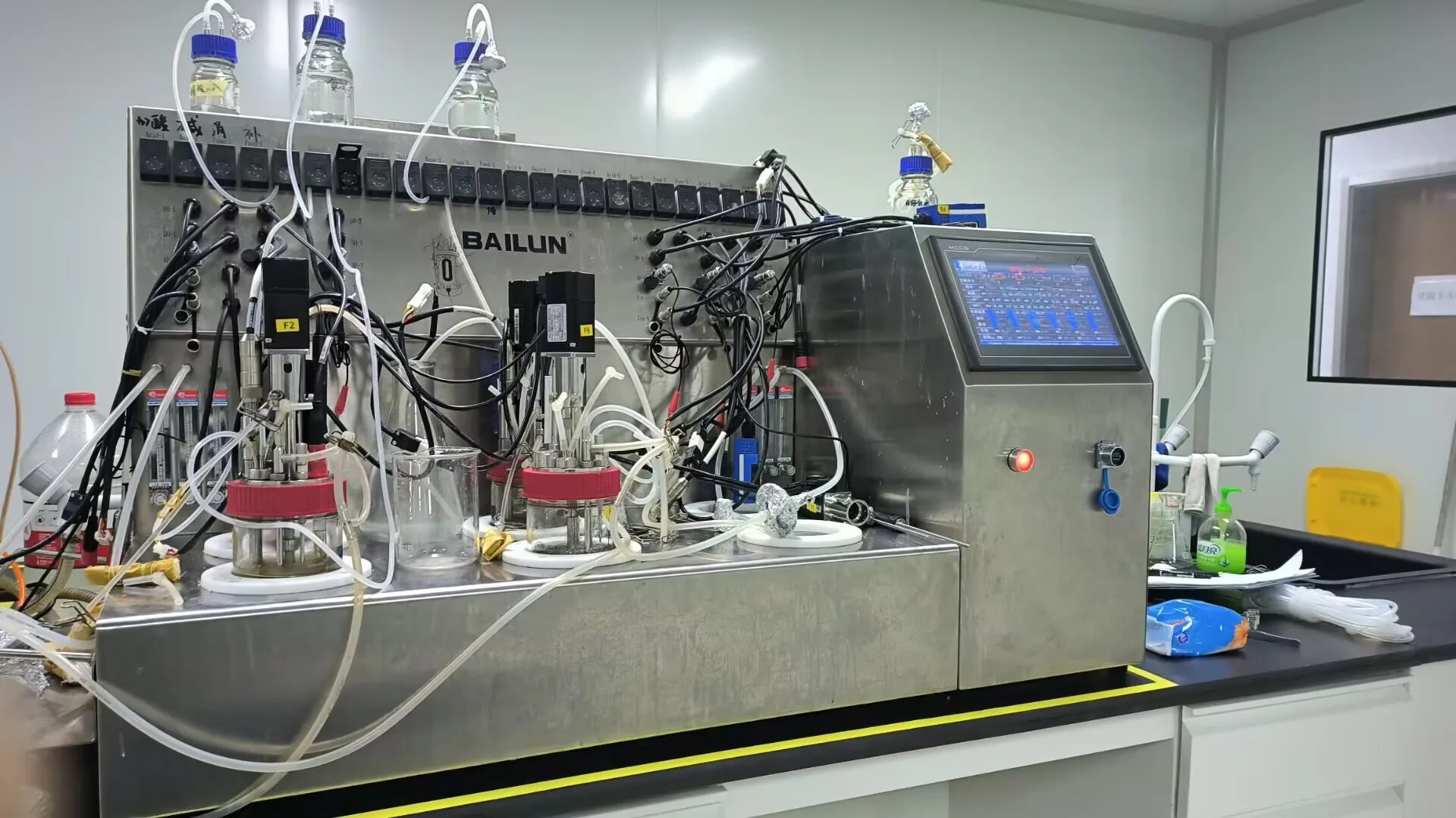 Wholesale high quality 1L four stage parallel bioreactor with the upper-driven direct-coupling mechanical stirring