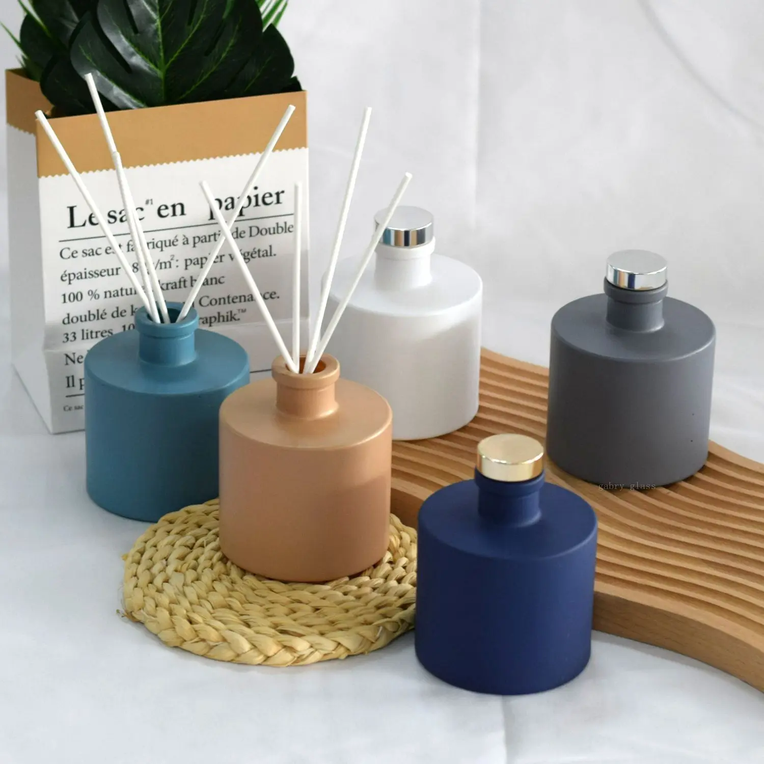 Custom Hanging Reed Diffuser Bottle 200 ml Diffuser Bottles Empty Round Glass Diffuser Bottles for Home Fragrance