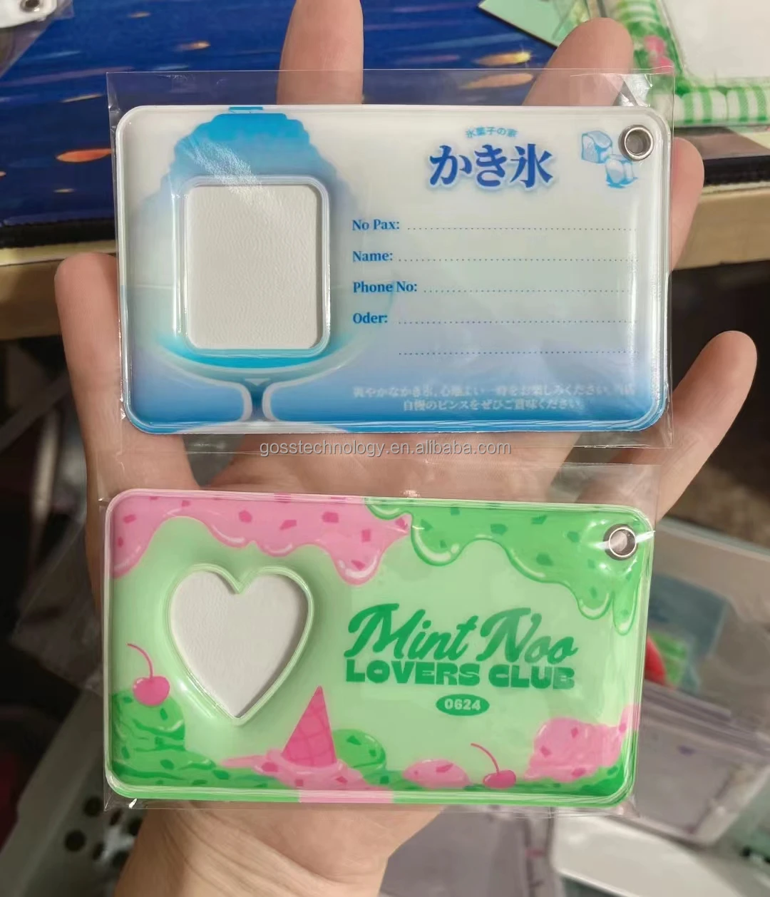 Low MOQ Custom pvc  PhotoCard Holder pendant Love Heart Hollow korean kpop style Keychain pendant PVC Photocard Holder for fans