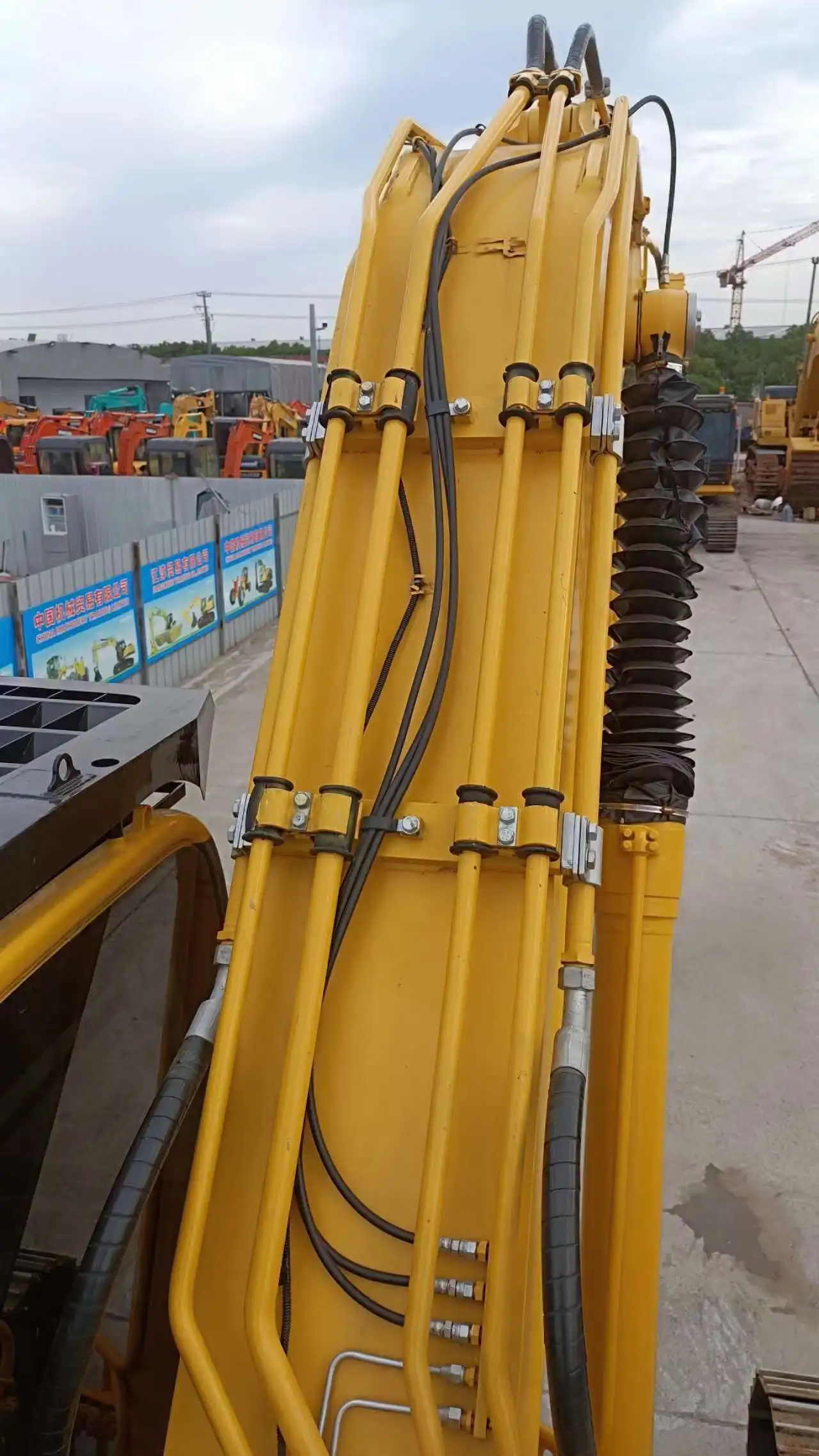 High Quality Komatsu Machinery Used Komatsu Pc220-8 Excavators With Original Komatsu Design For Construction Mining In Shanghai