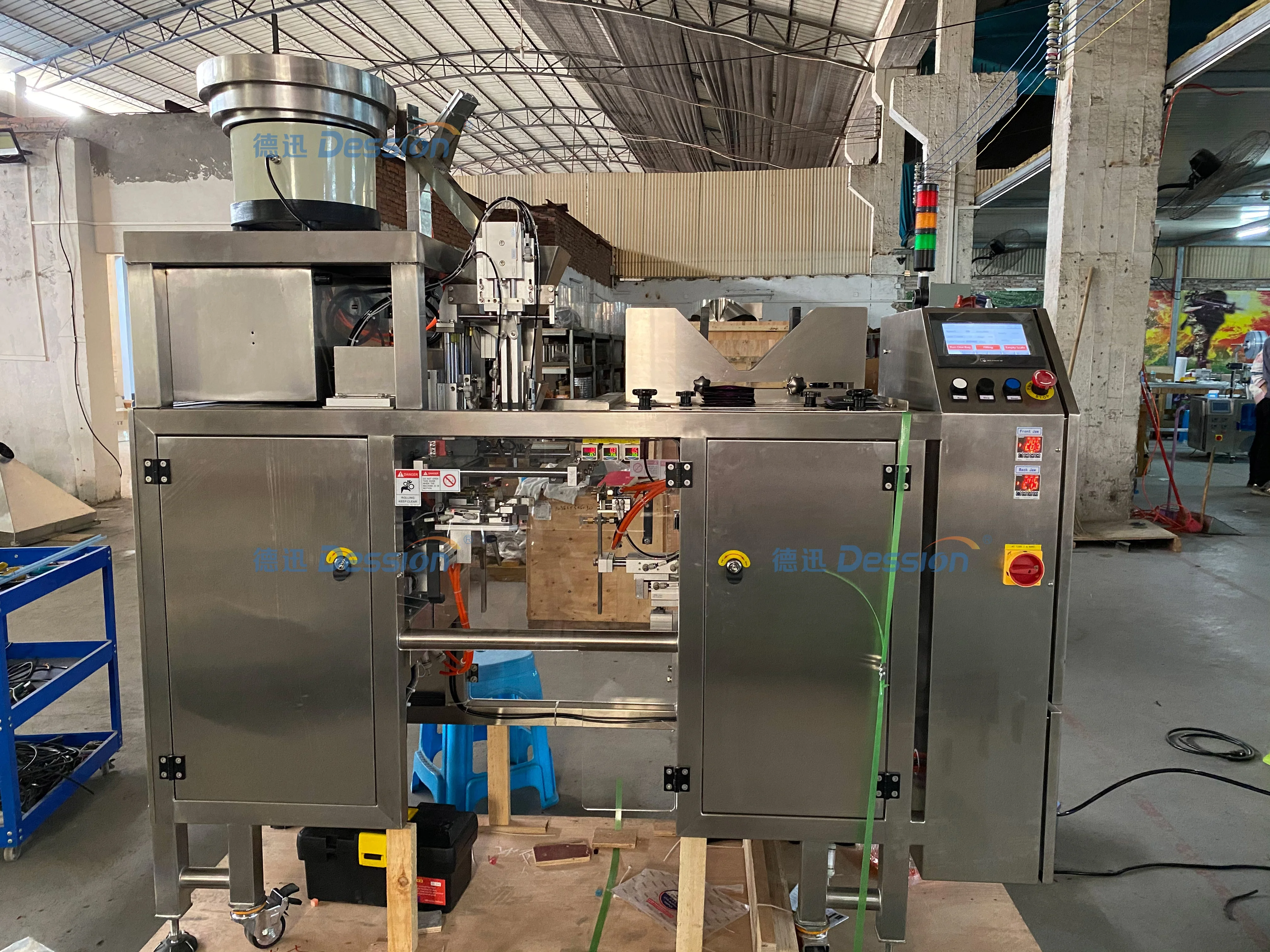 Factory price chocolate ball /candy double twist packing machine Stand up Pouch Packing Machine