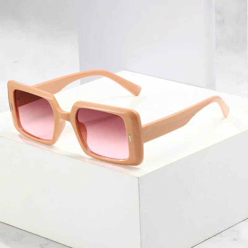 2022 New Square-Framed Fashionable Sunglasses Vintage rivet sunglasses Street Photography Sunglasses